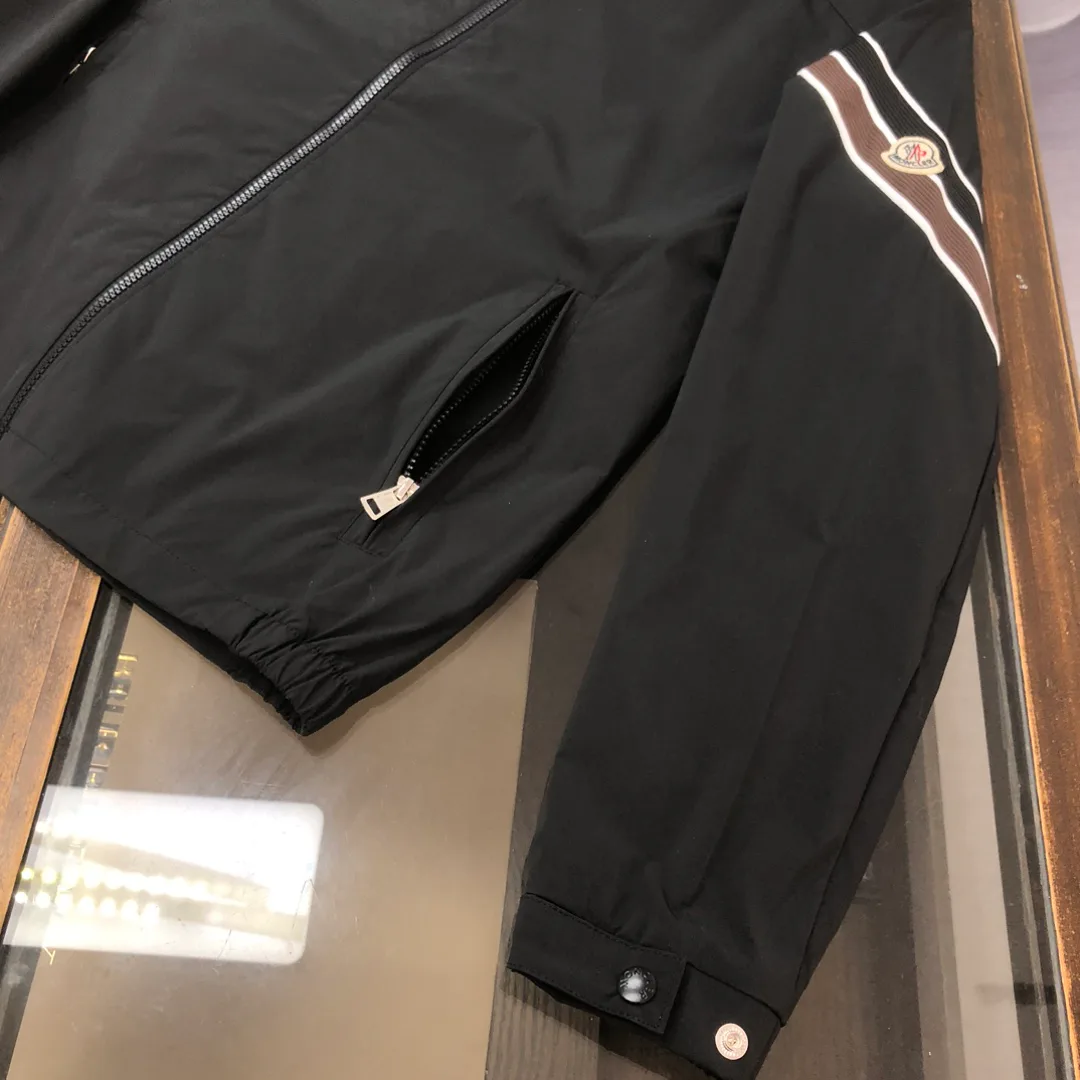 Куртки И Пуховики Мужские Moncler 8737