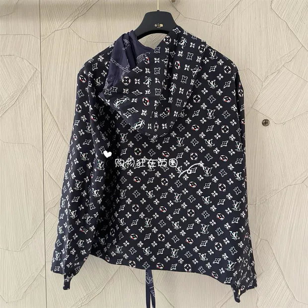 Куртки И Пуховики Женские Louis Vuitton 12649546