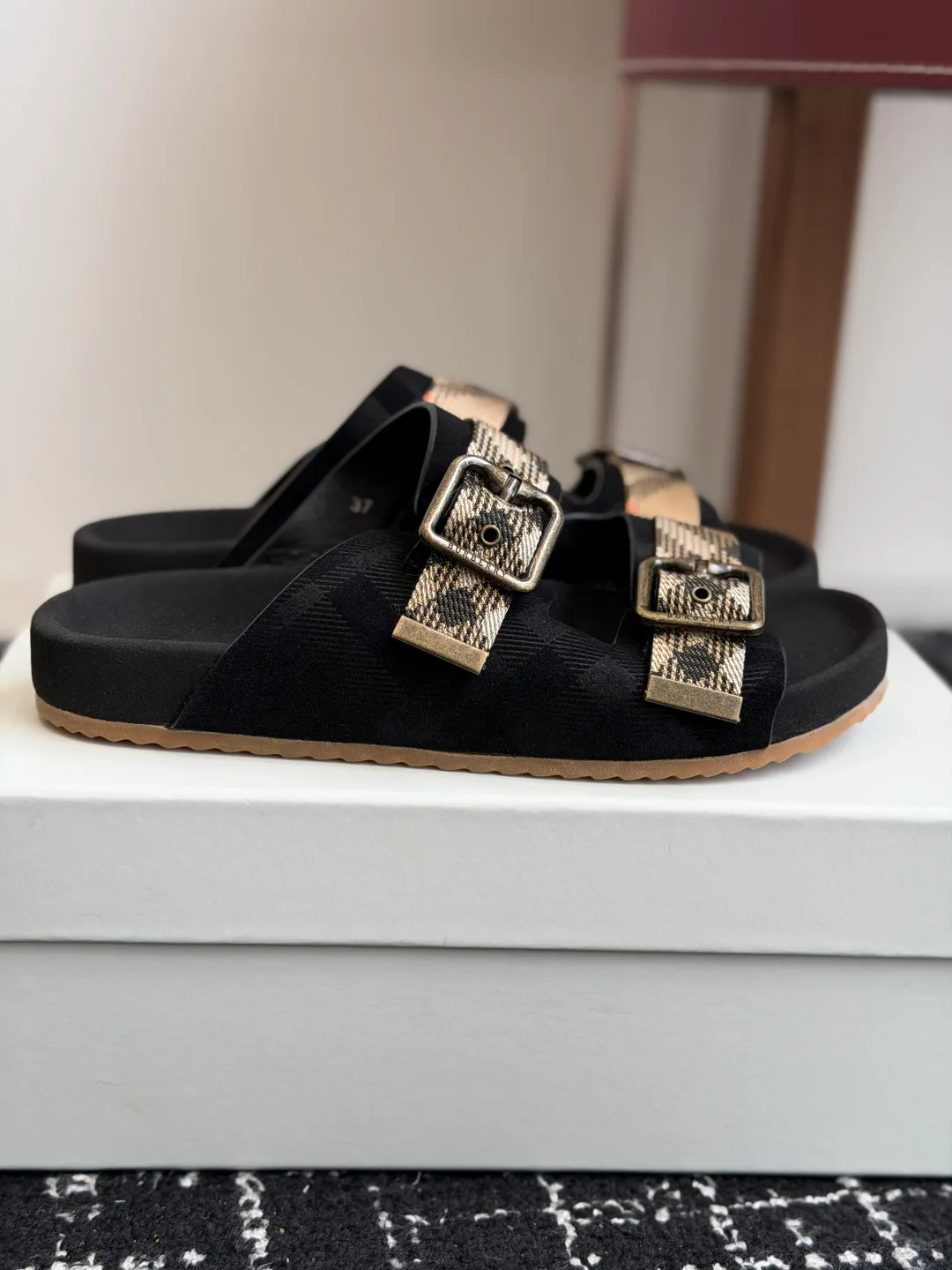 Шлепанцы Женские Burberry 17075329