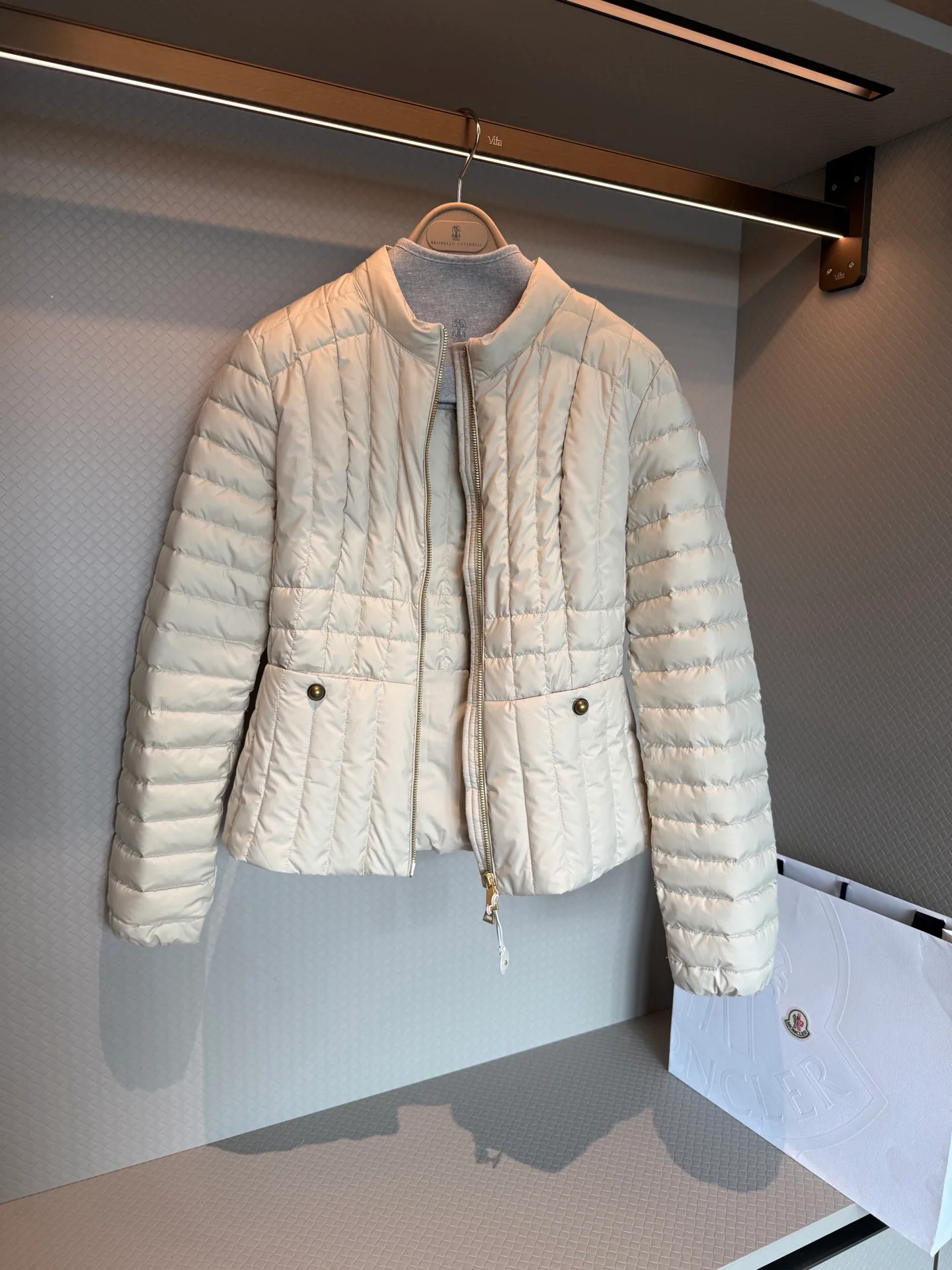 Куртки И Пуховики Женские Moncler 18692531
