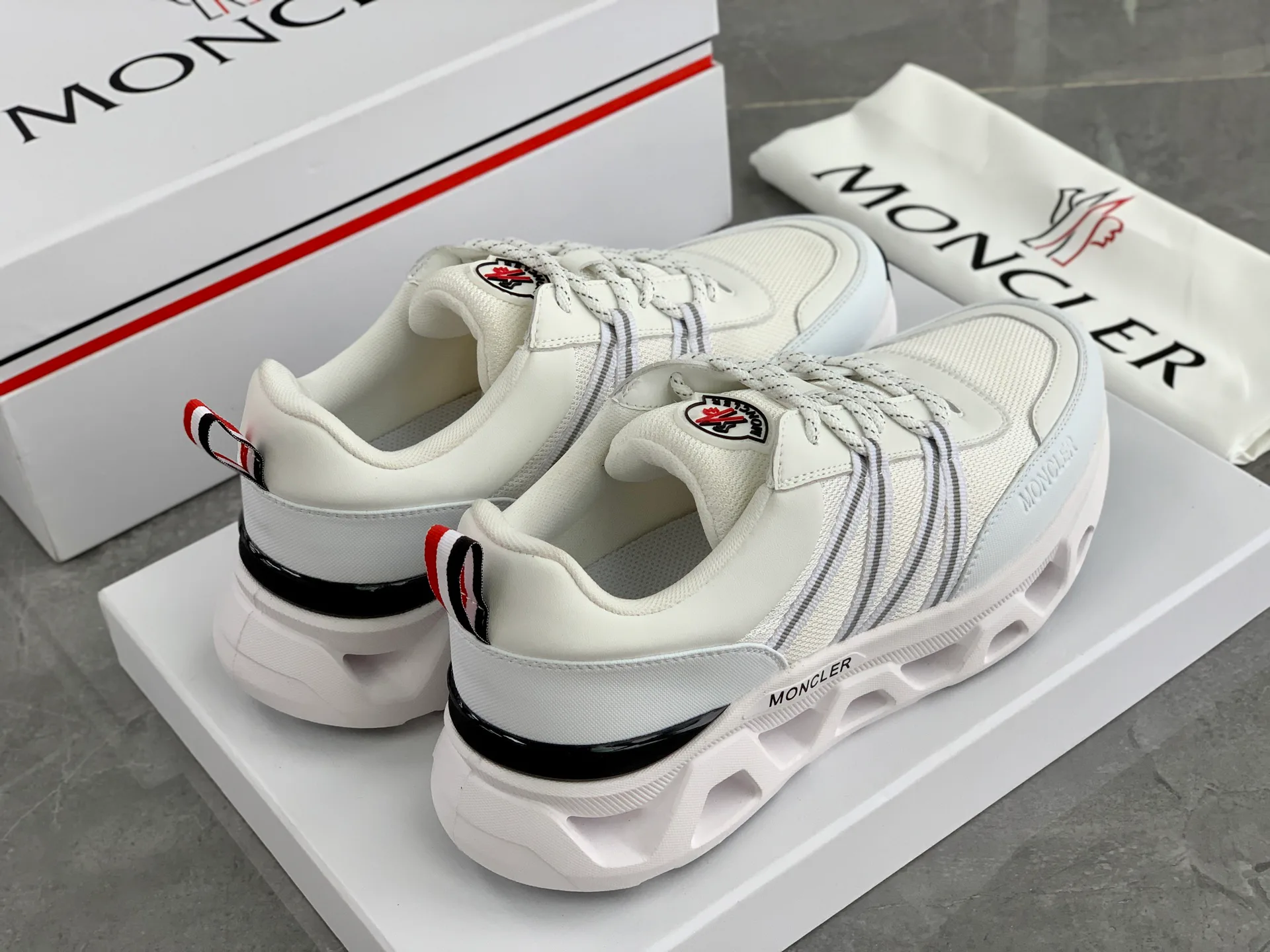 Кроссовки Женские Moncler 228623