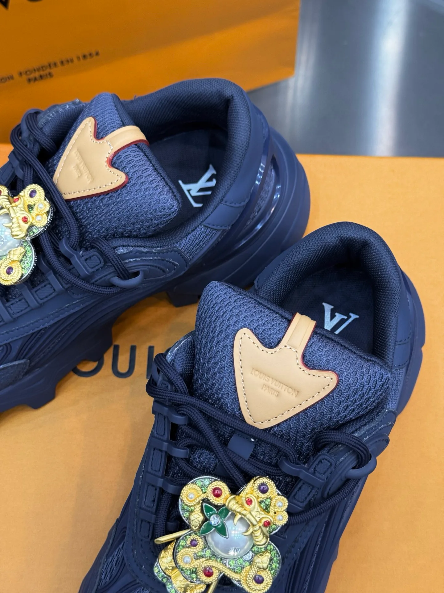 Кроссовки Женские Louis Vuitton 18202600