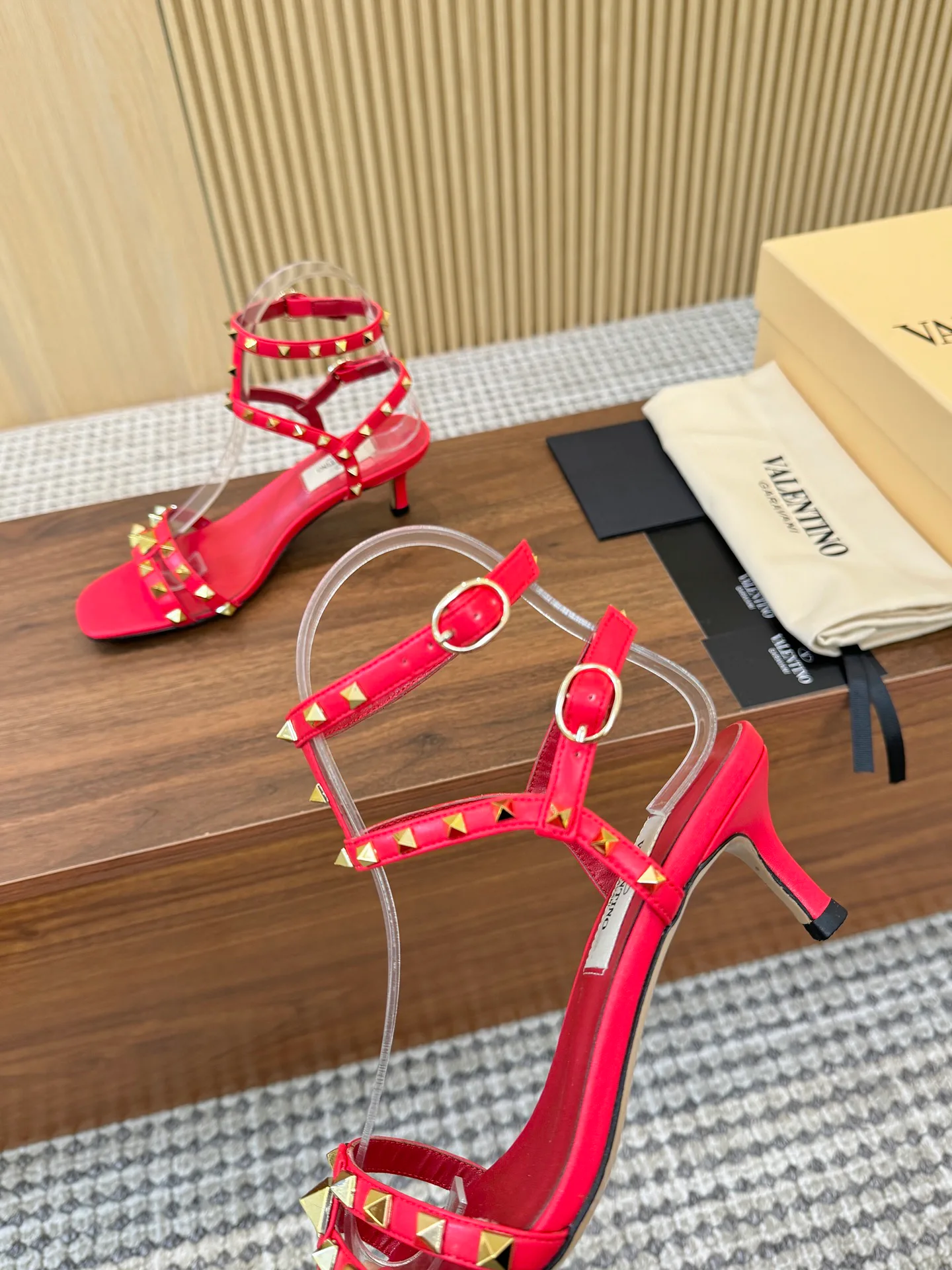Босоножки Женские Valentino 17411470