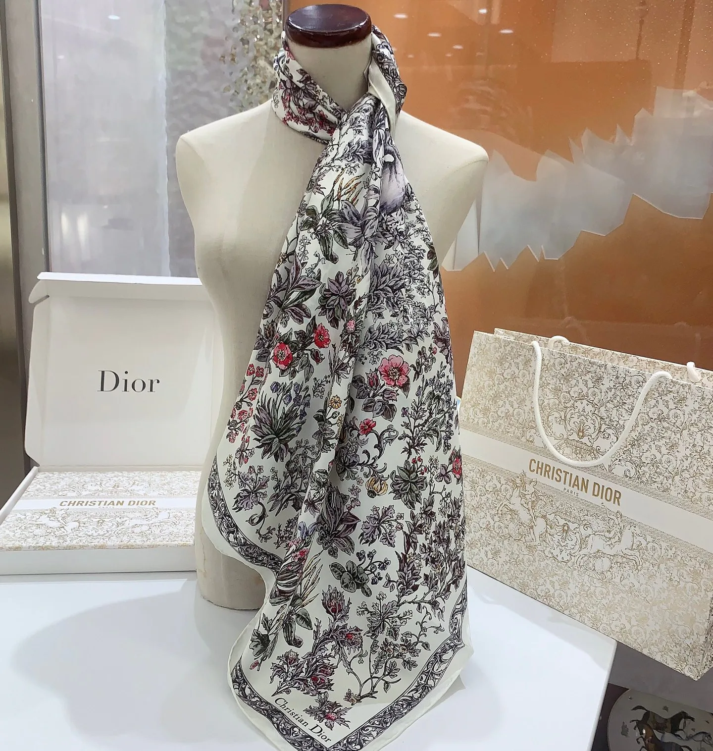 Платки Christian Dior 17987083