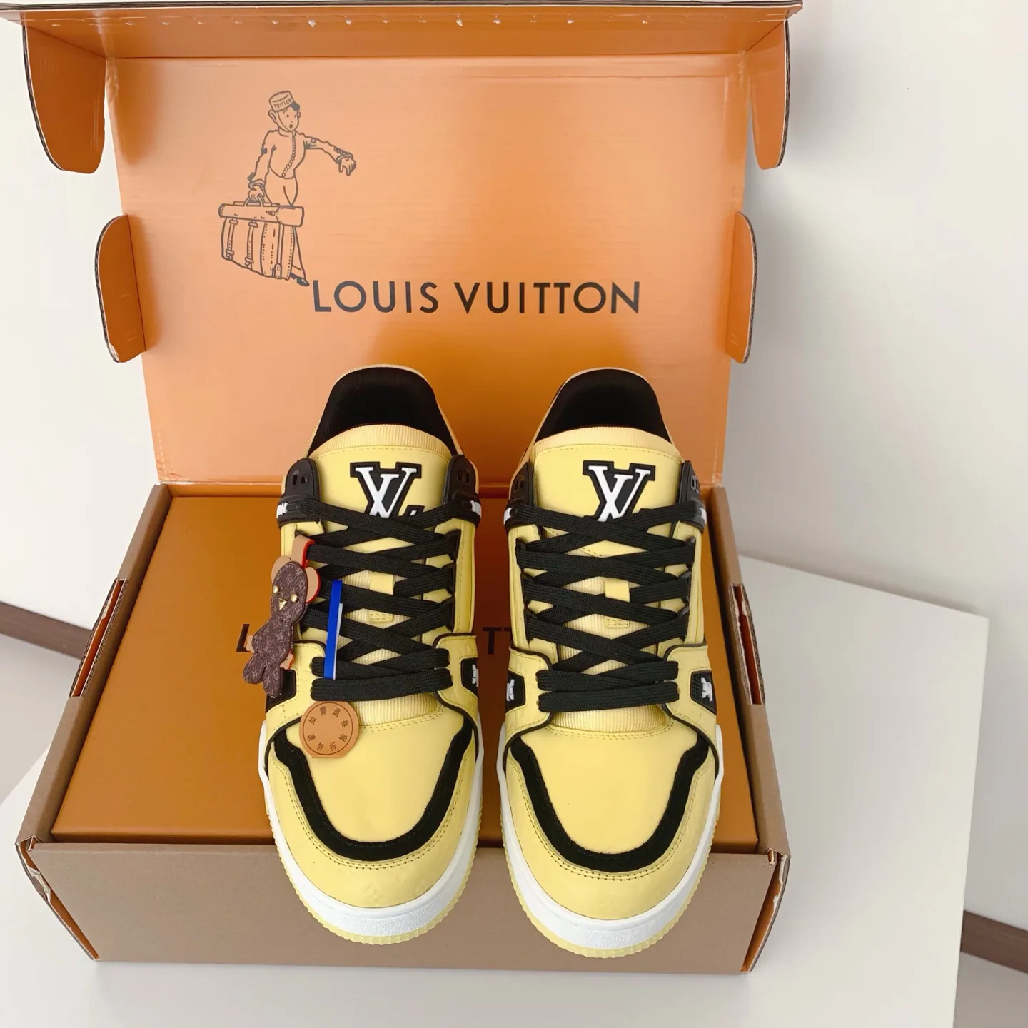 Кроссовки Женские Louis Vuitton 18258384