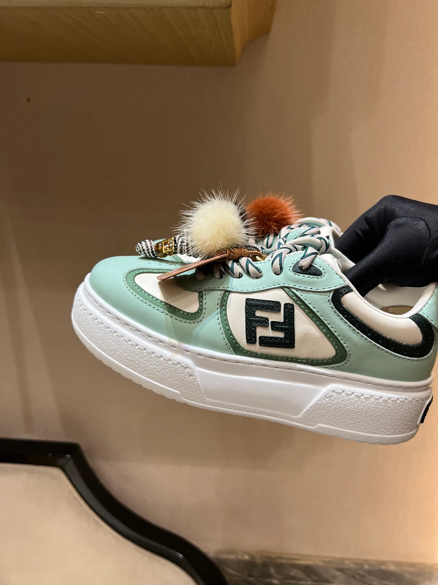 Кроссовки Женские Fendi 18020646