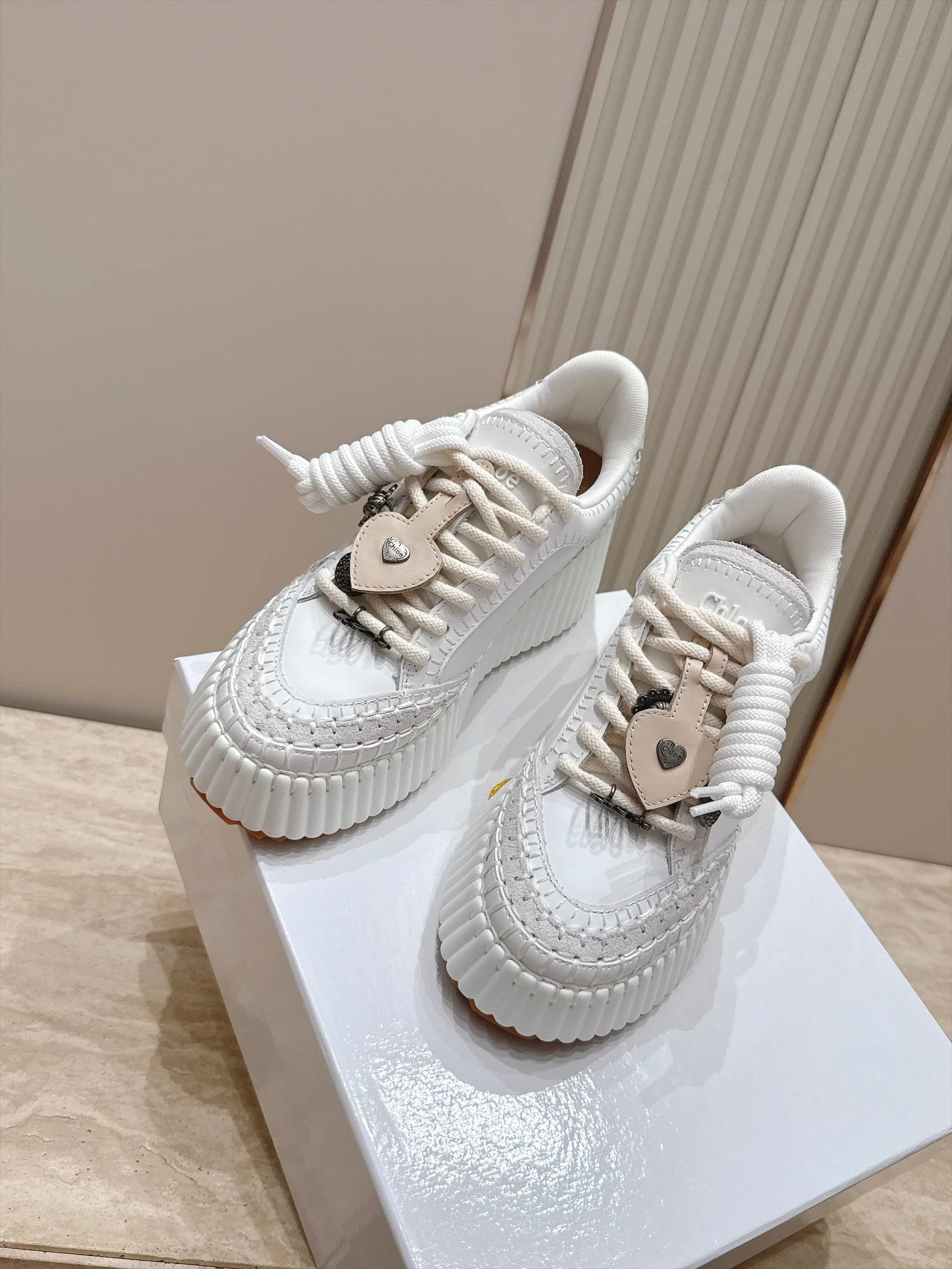 Кроссовки Женские Chloe 18436553
