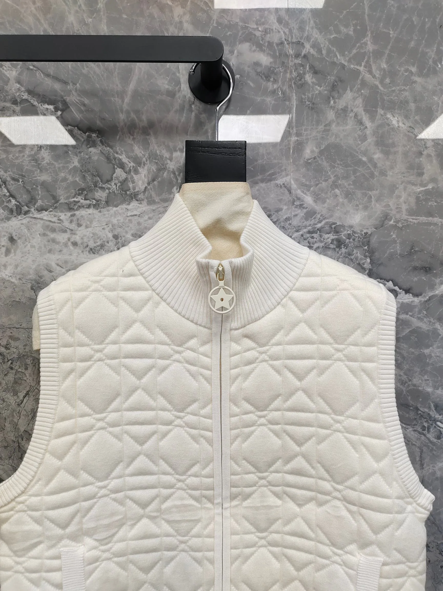 Жилеты Женские Christian Dior 17954009