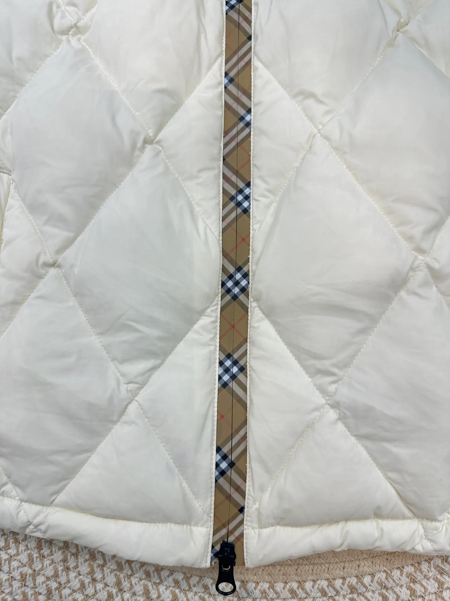 Жилеты Женские Burberry 17998271