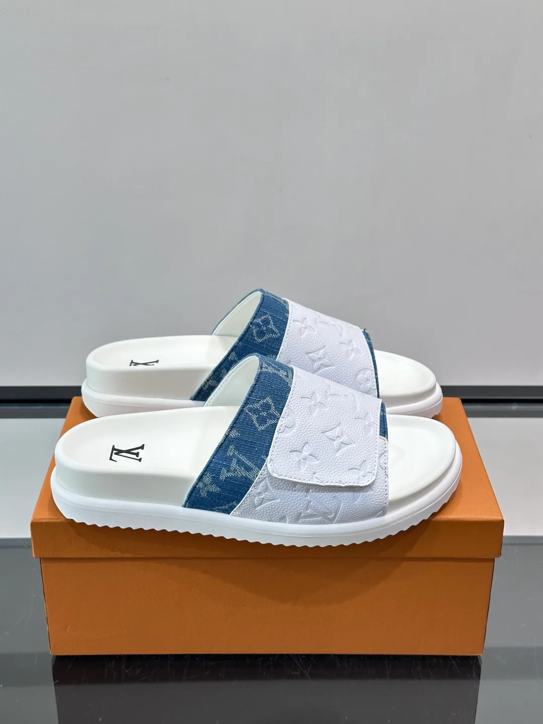 Шлепанцы Мужские Louis Vuitton 13353096