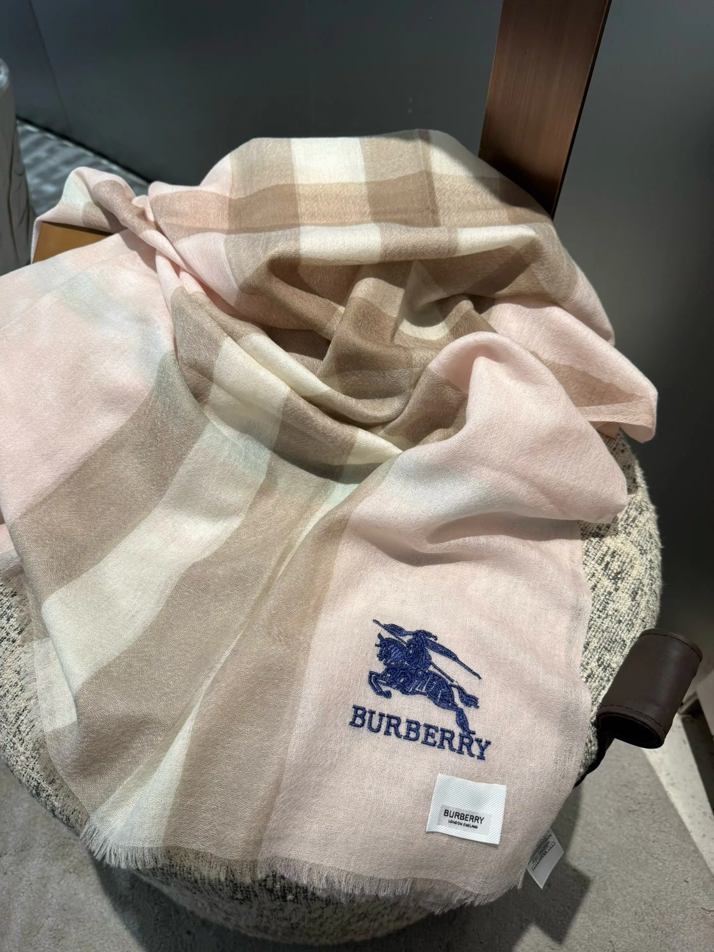 Шарфы Burberry 18222428