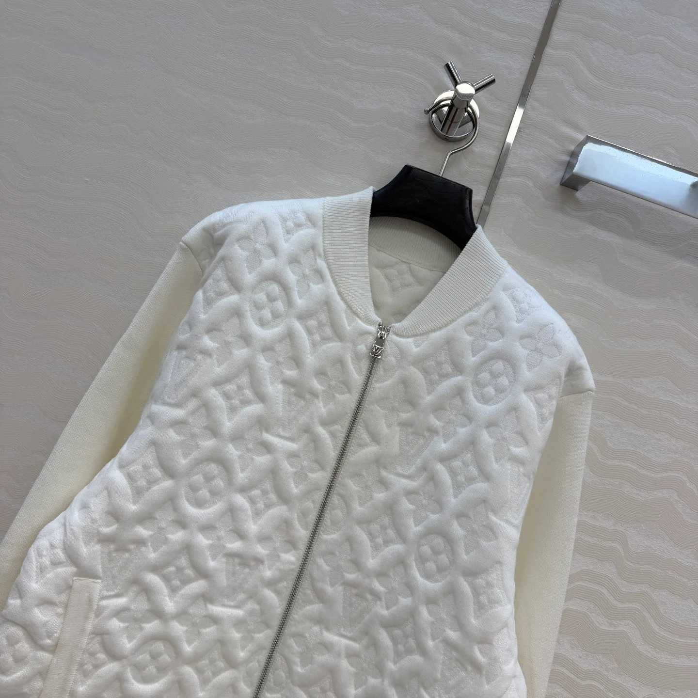 Куртки И Пуховики Женские Louis Vuitton 18439433