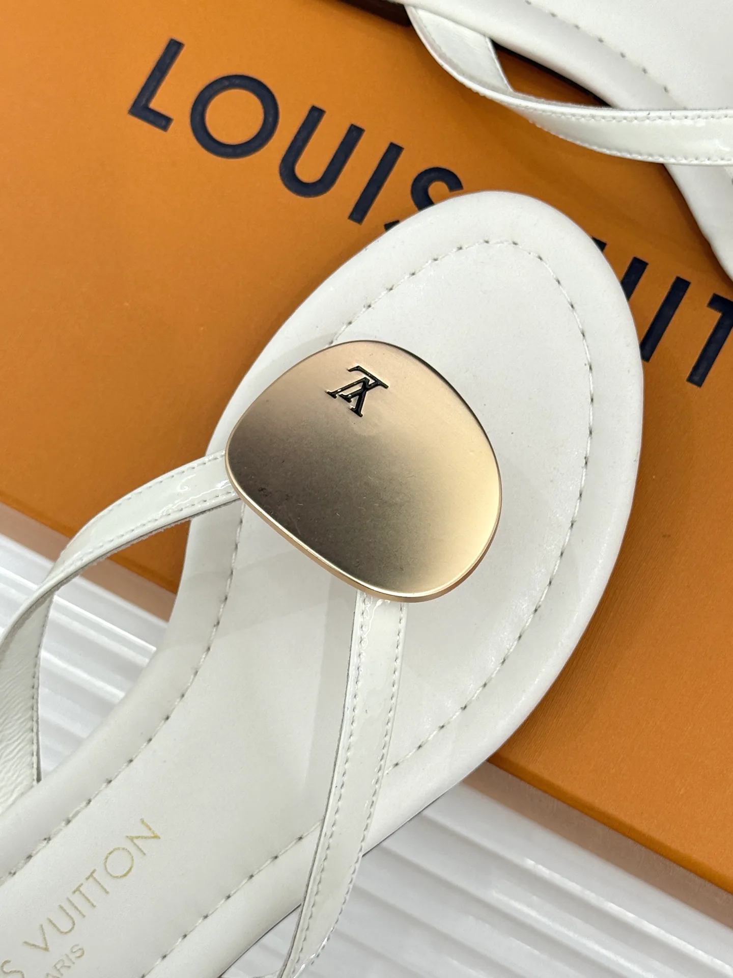 Шлепанцы Женские Louis Vuitton 17596990