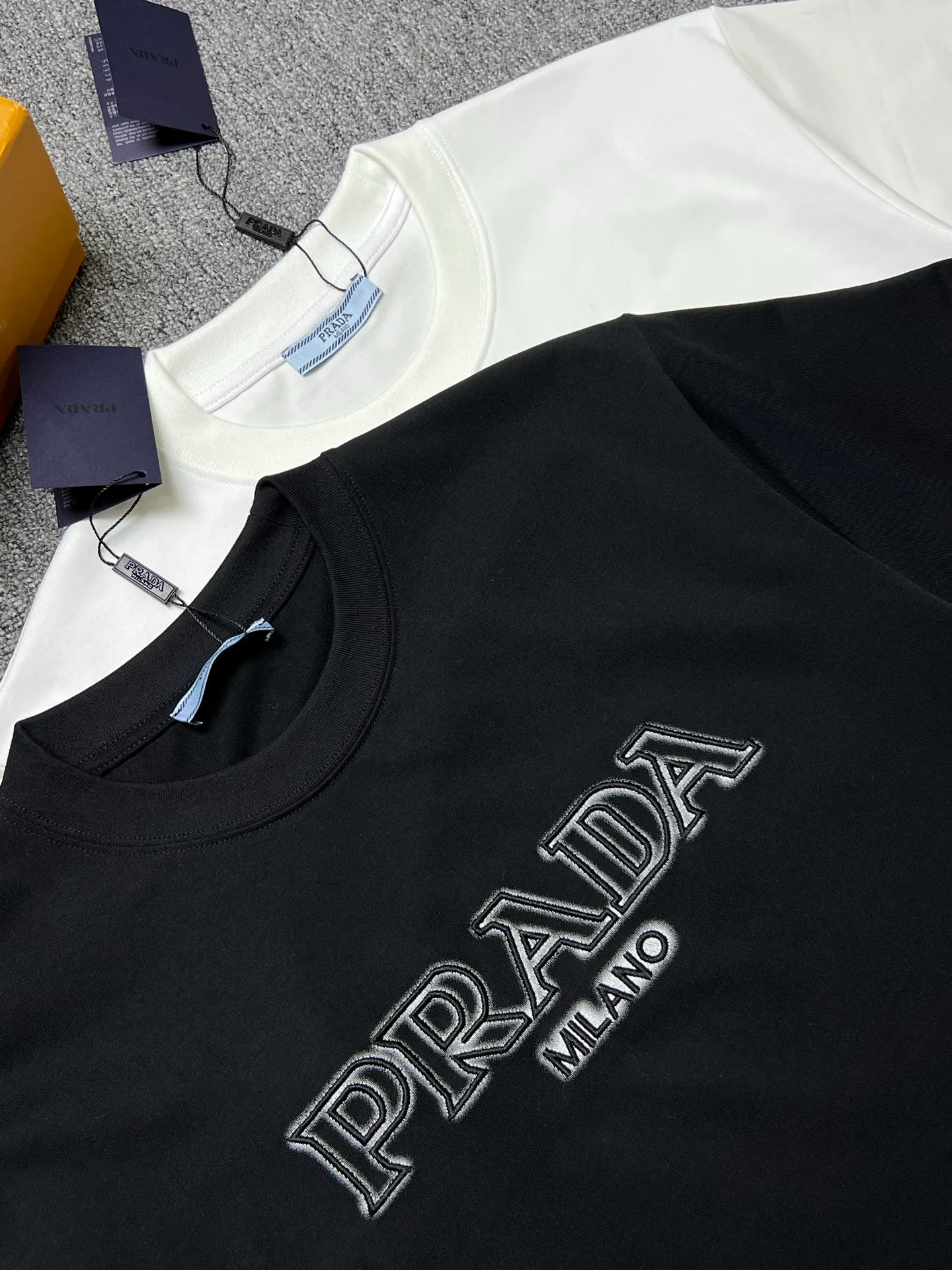 Футболки Женские Prada 11385620