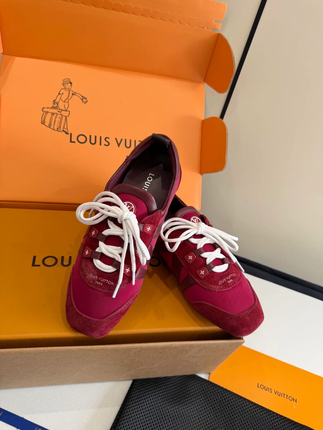 Кроссовки Женские Louis Vuitton 1450974
