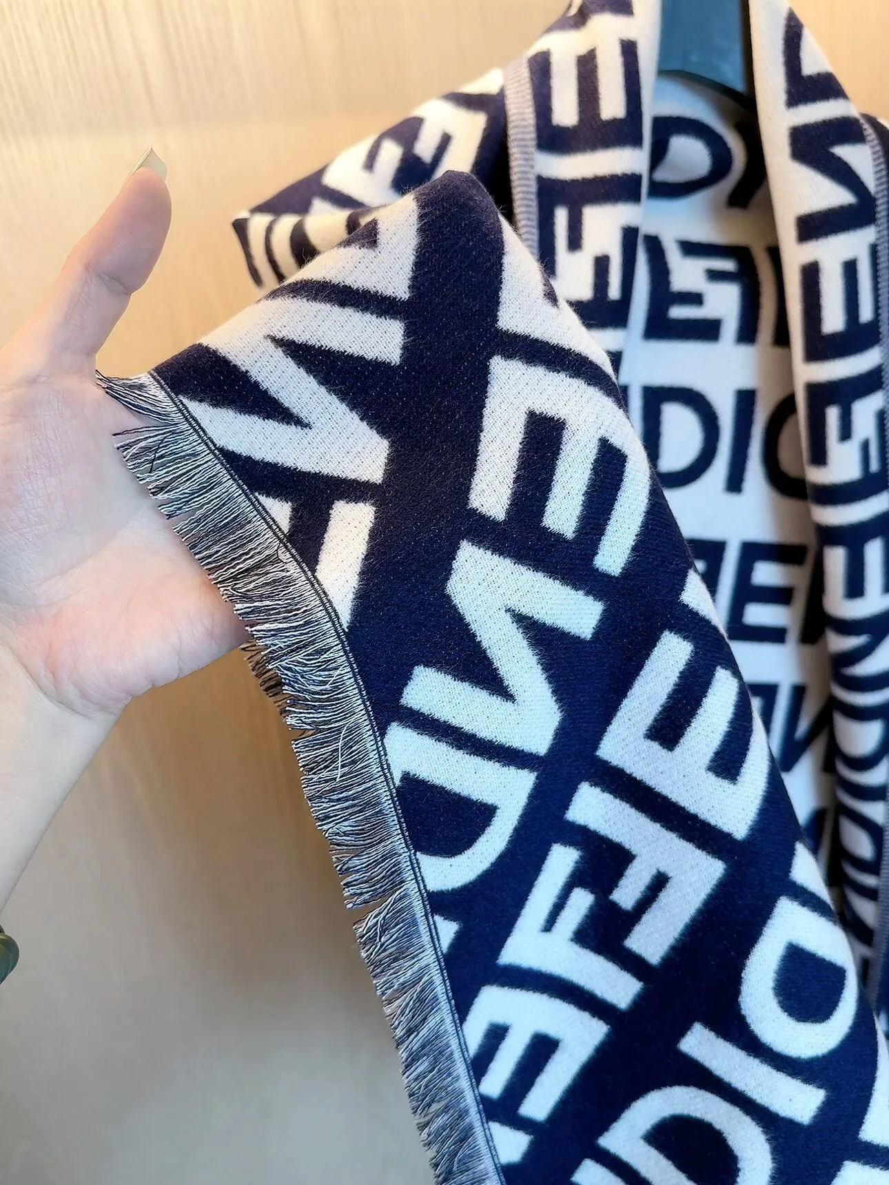 Шарфы Fendi 18002888