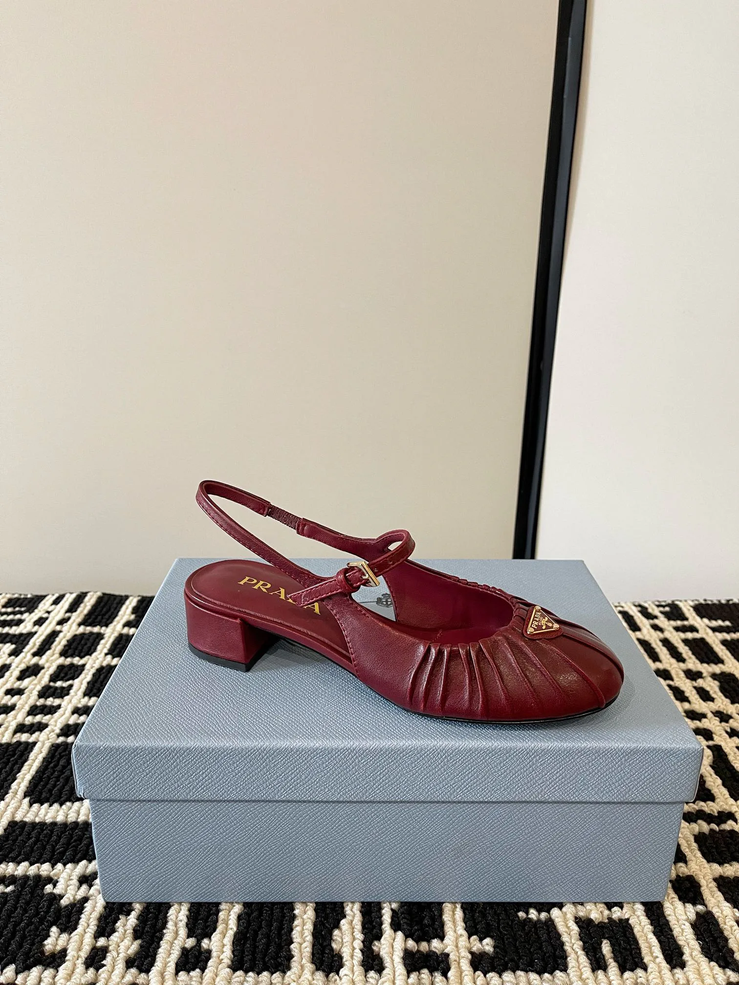 Босоножки Женские Prada 11407424