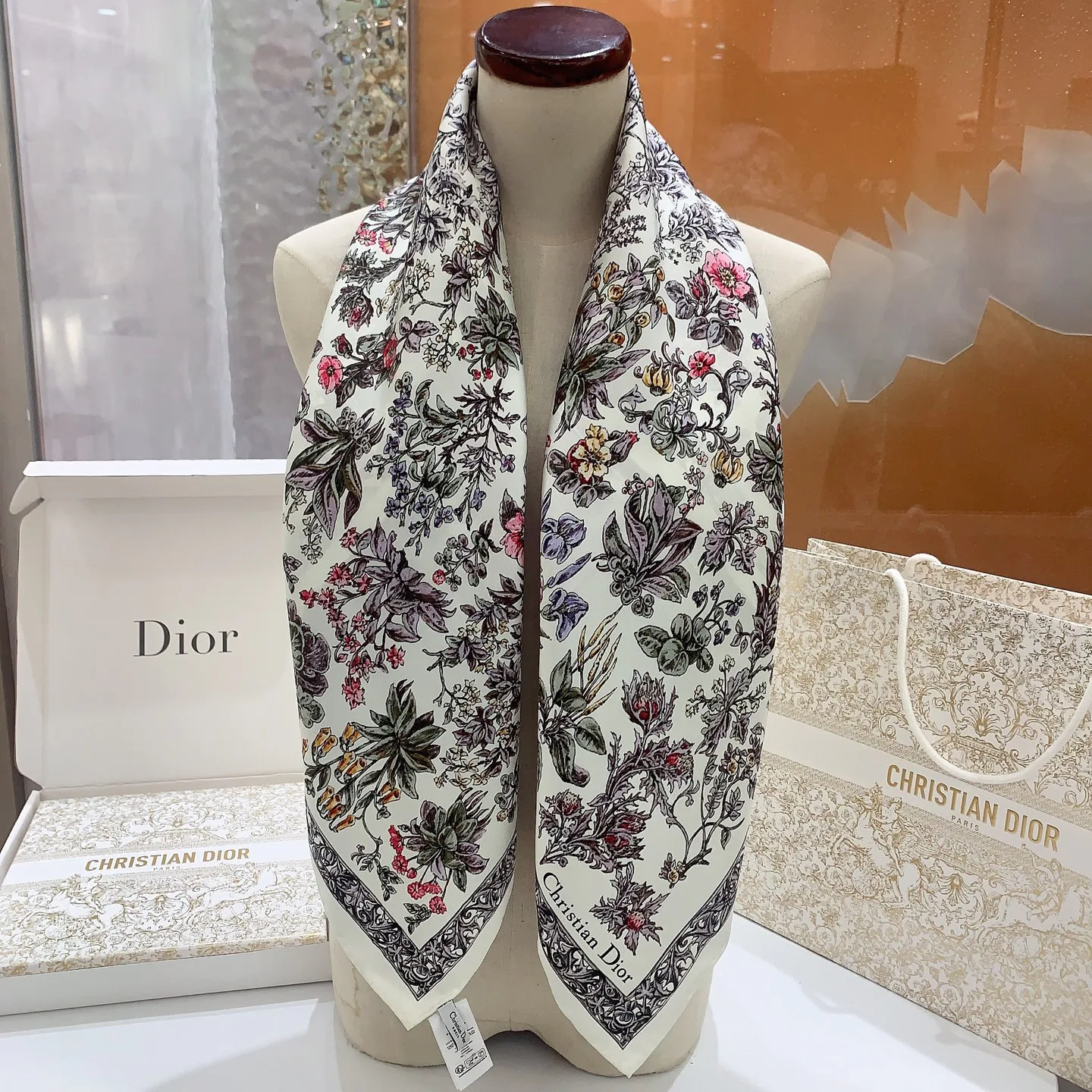 Платки Christian Dior 17987083