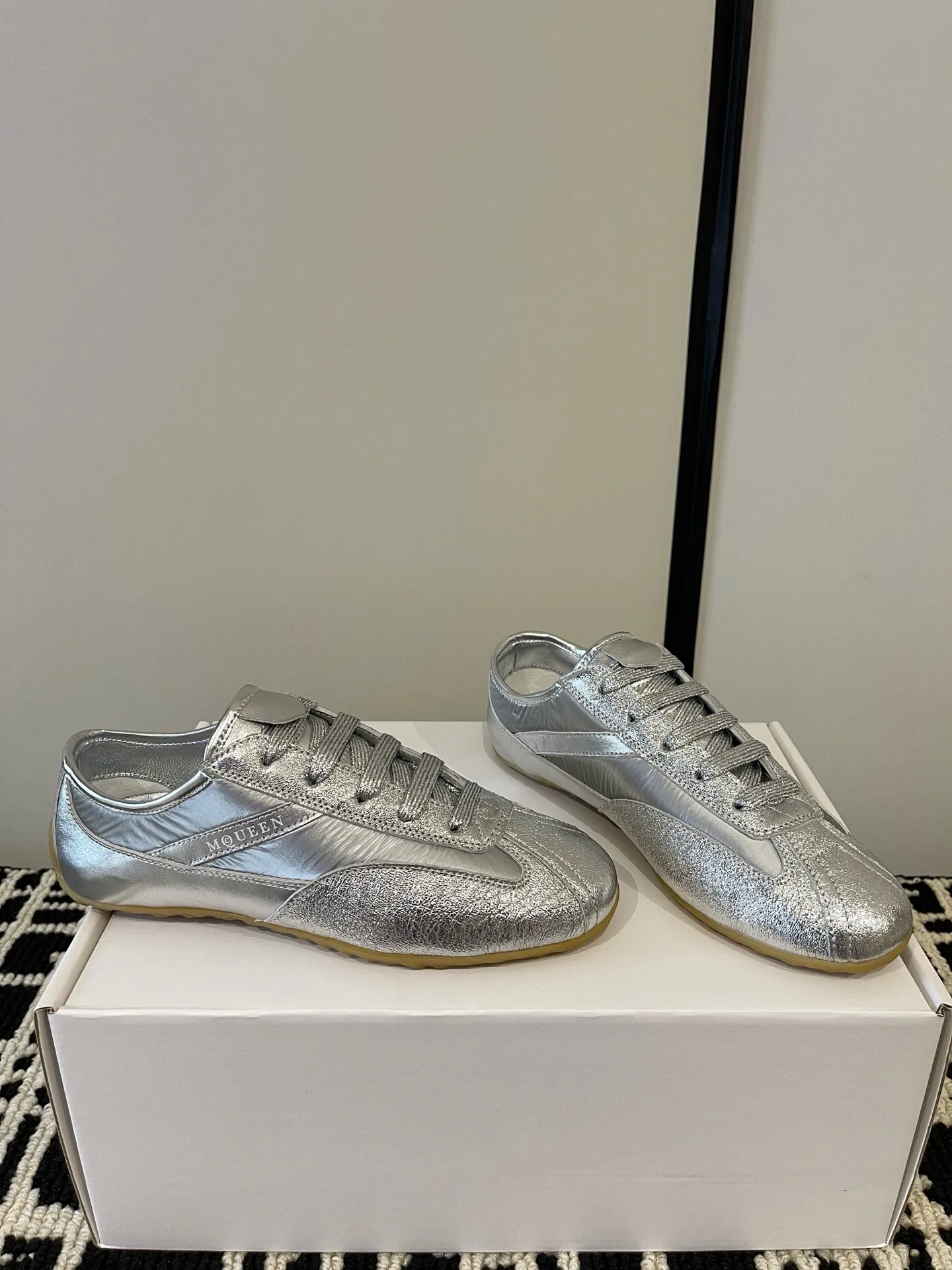 Кроссовки Женские Alexander Mcqueen 18386233