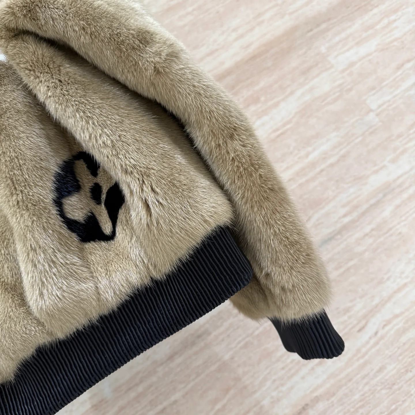 Куртки И Пуховики Женские Louis Vuitton 1061371