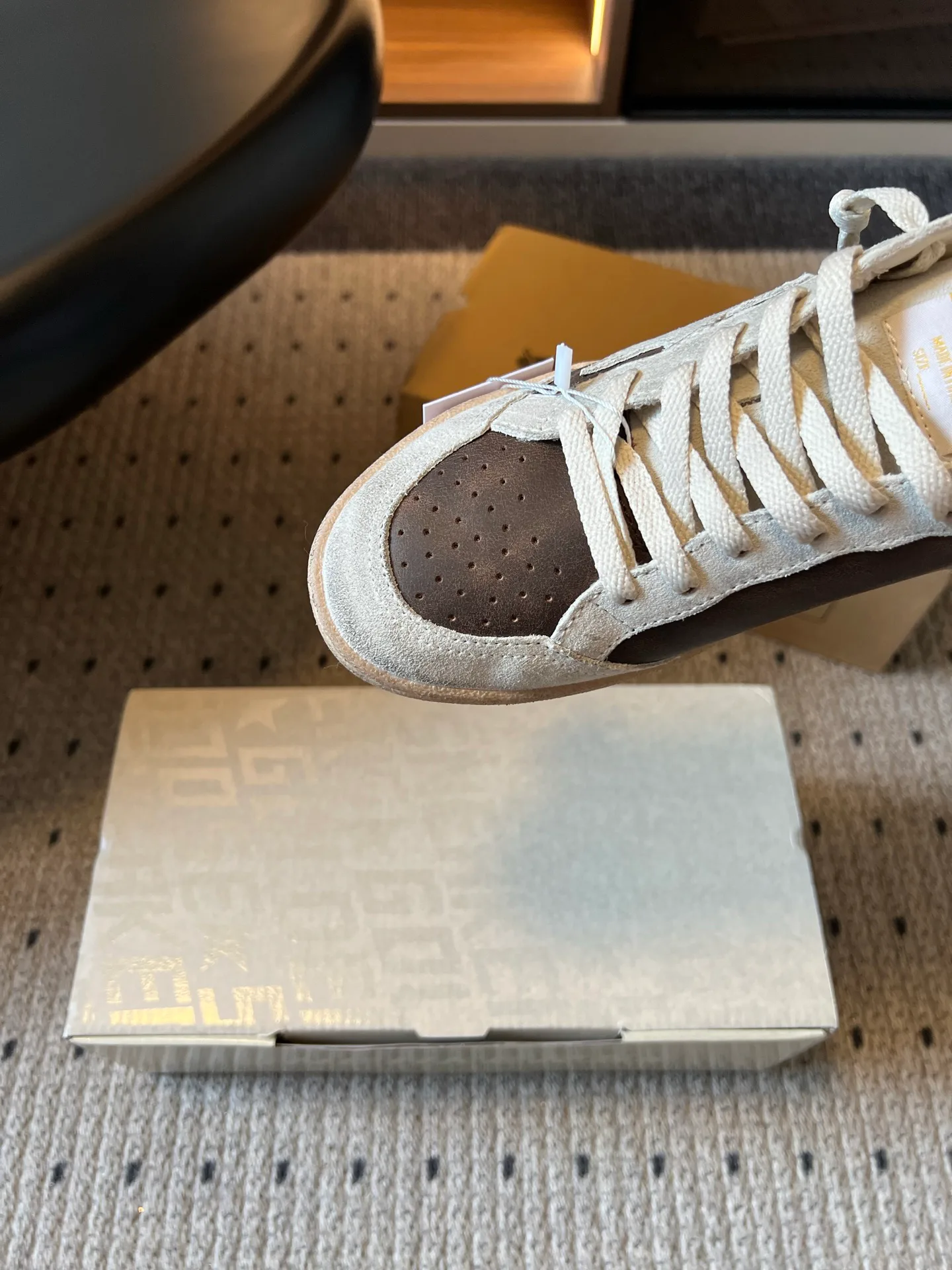 Кроссовки Женские Golden Goose 18137503