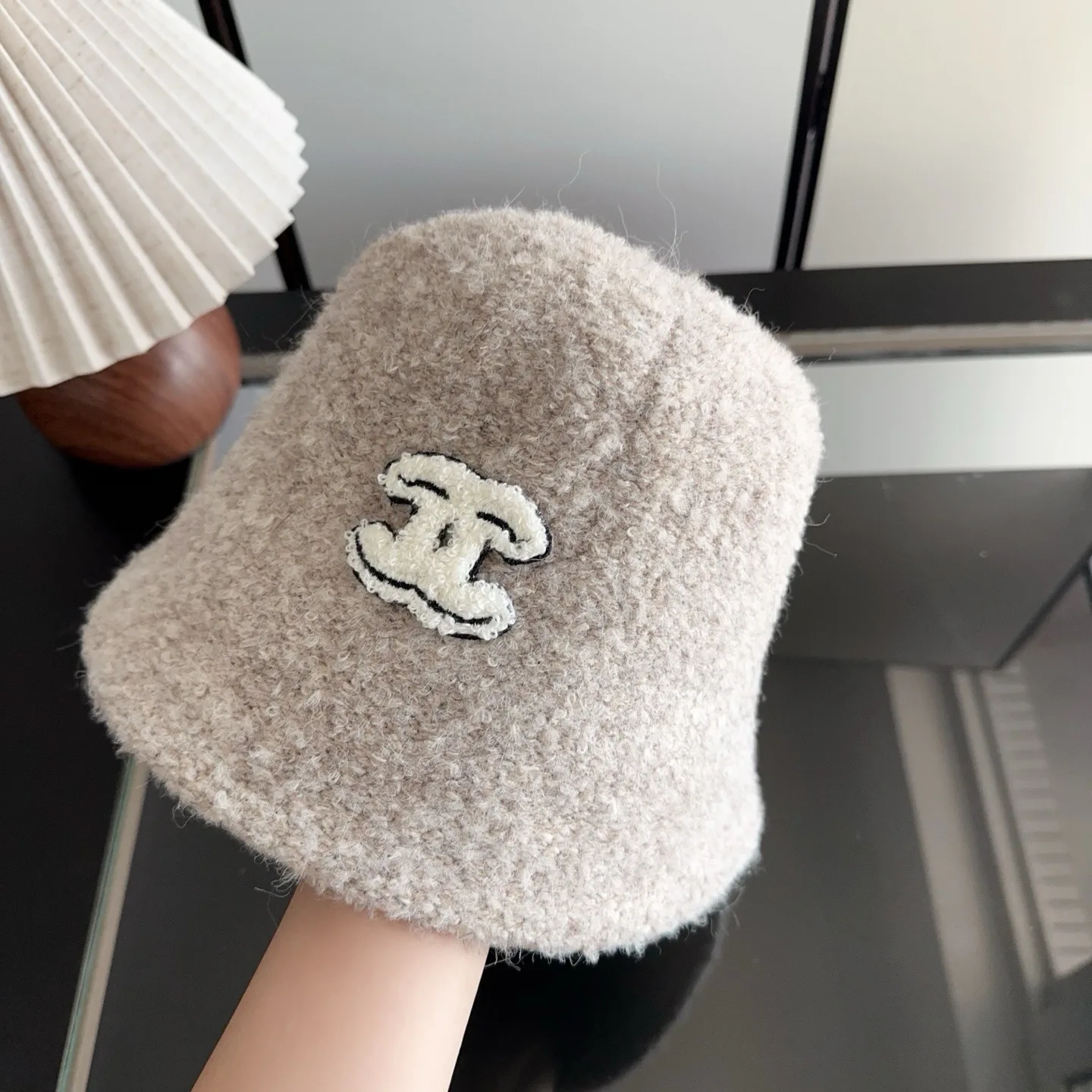 Головные Уборы Chanel 18105168