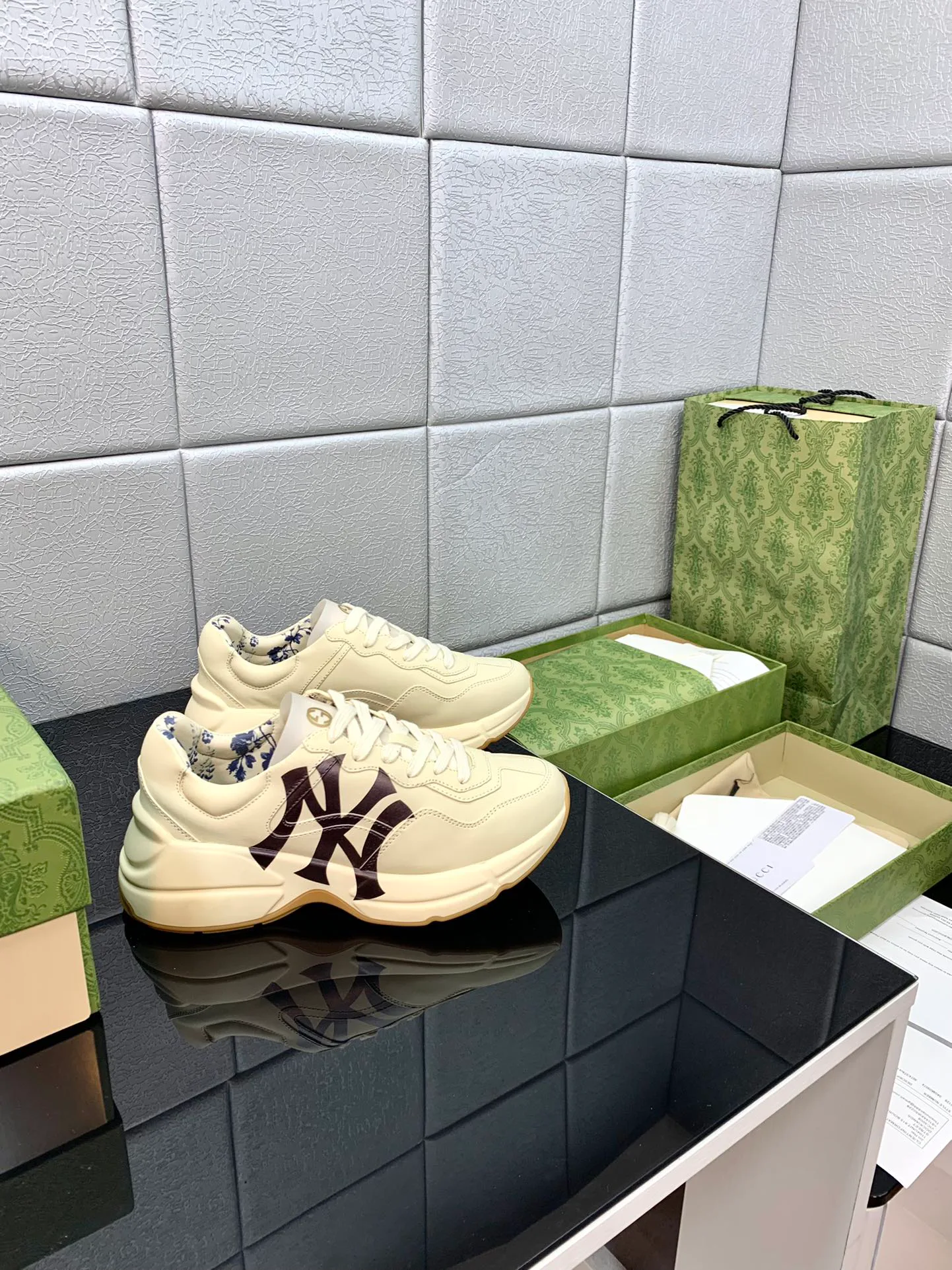 Кроссовки Женские Gucci 13080124