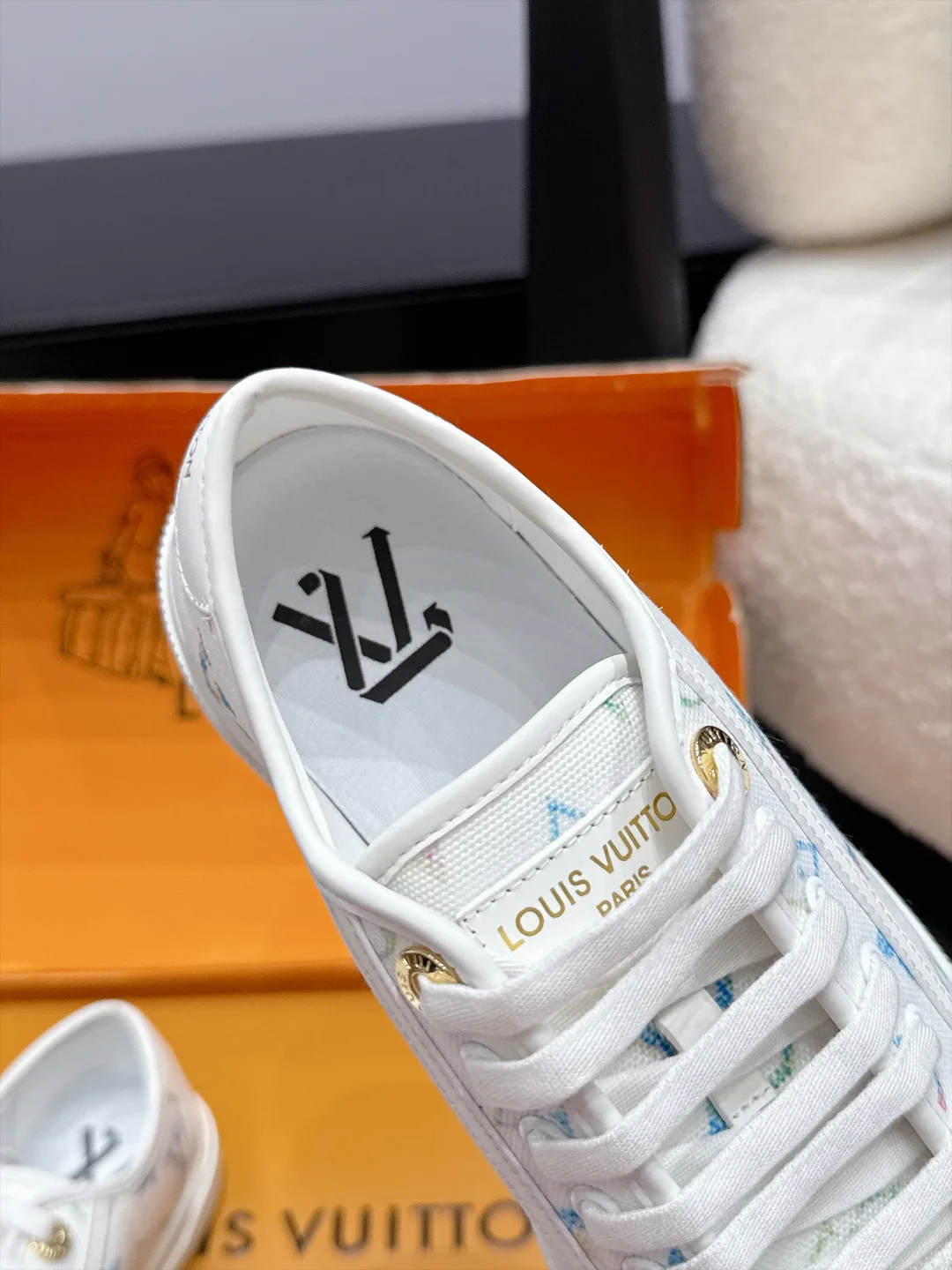 Кроссовки Женские Louis Vuitton 18124797
