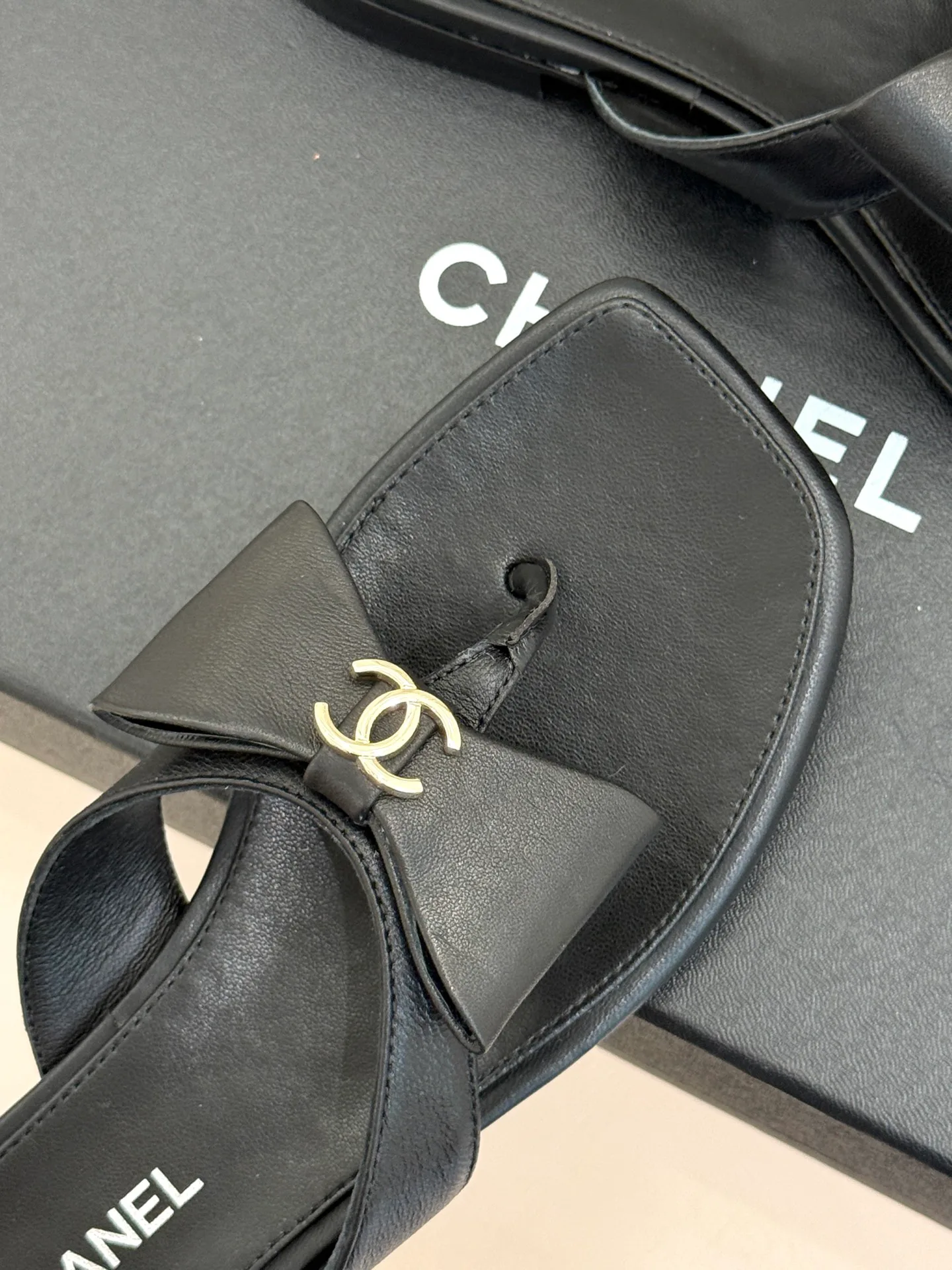 Шлепанцы Женские Chanel 16965745