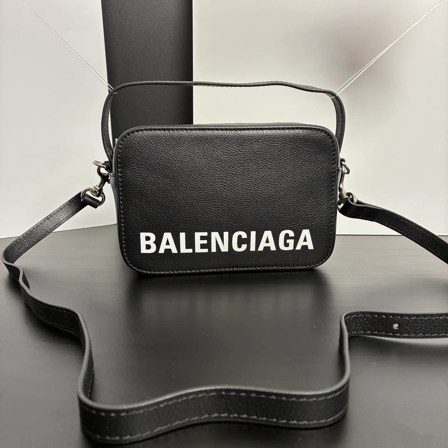 Сумки На Ремне Женские Balenciaga 18136517