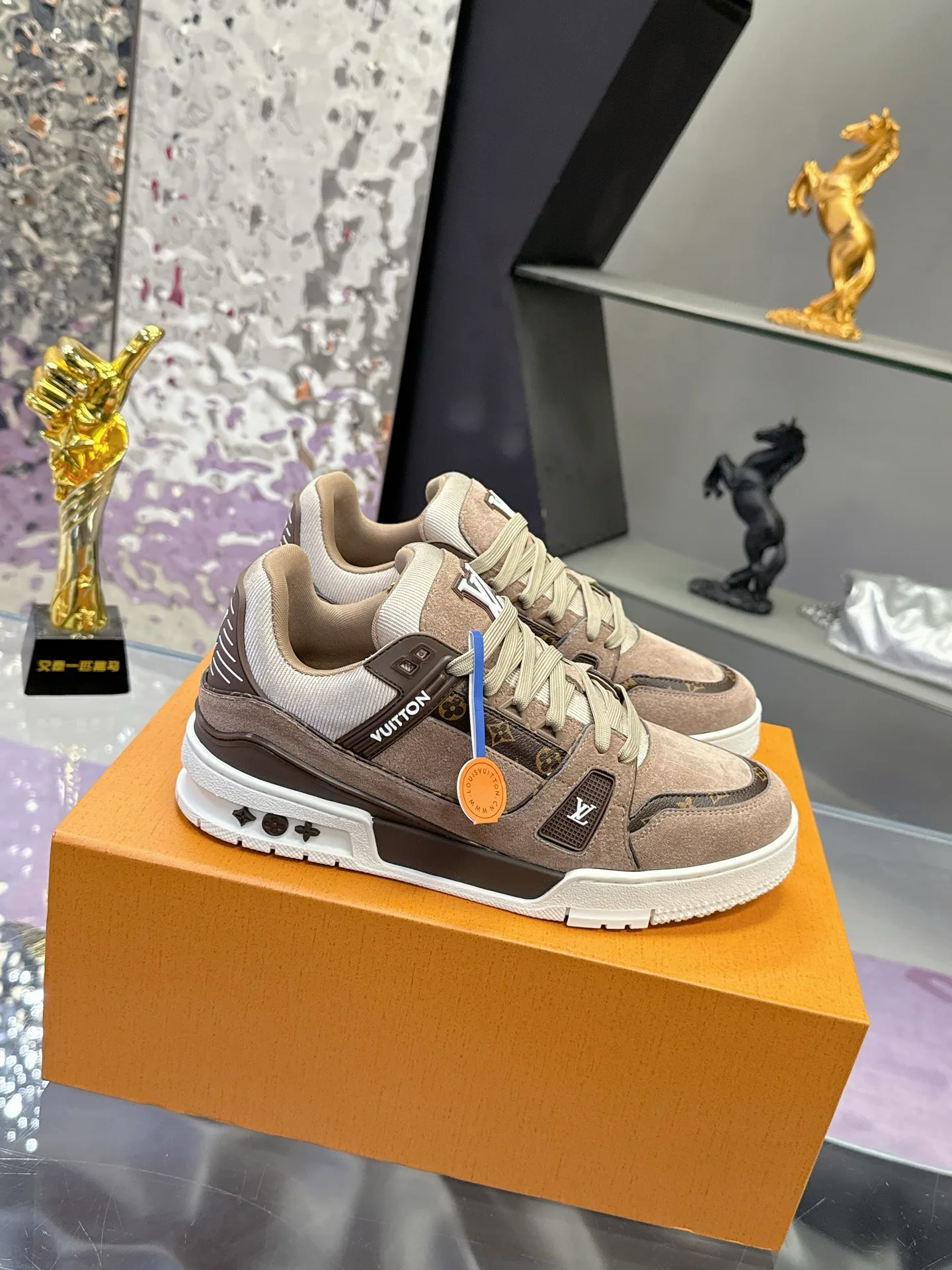 Кроссовки Женские Louis Vuitton 17530416