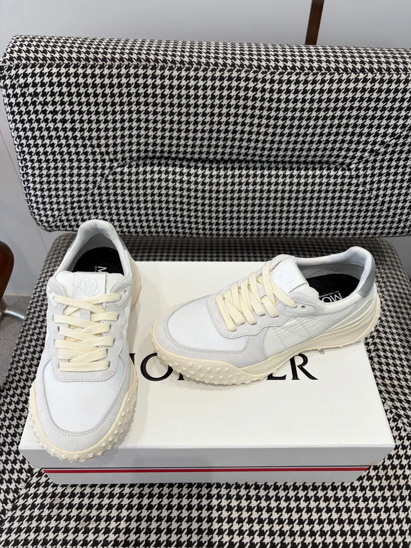 Кроссовки Женские Moncler 19081257