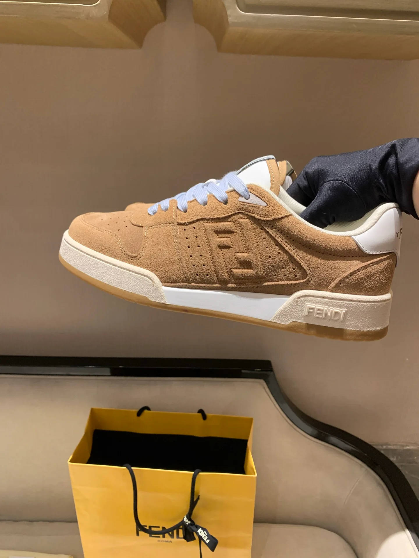 Кроссовки Женские Fendi 18228111