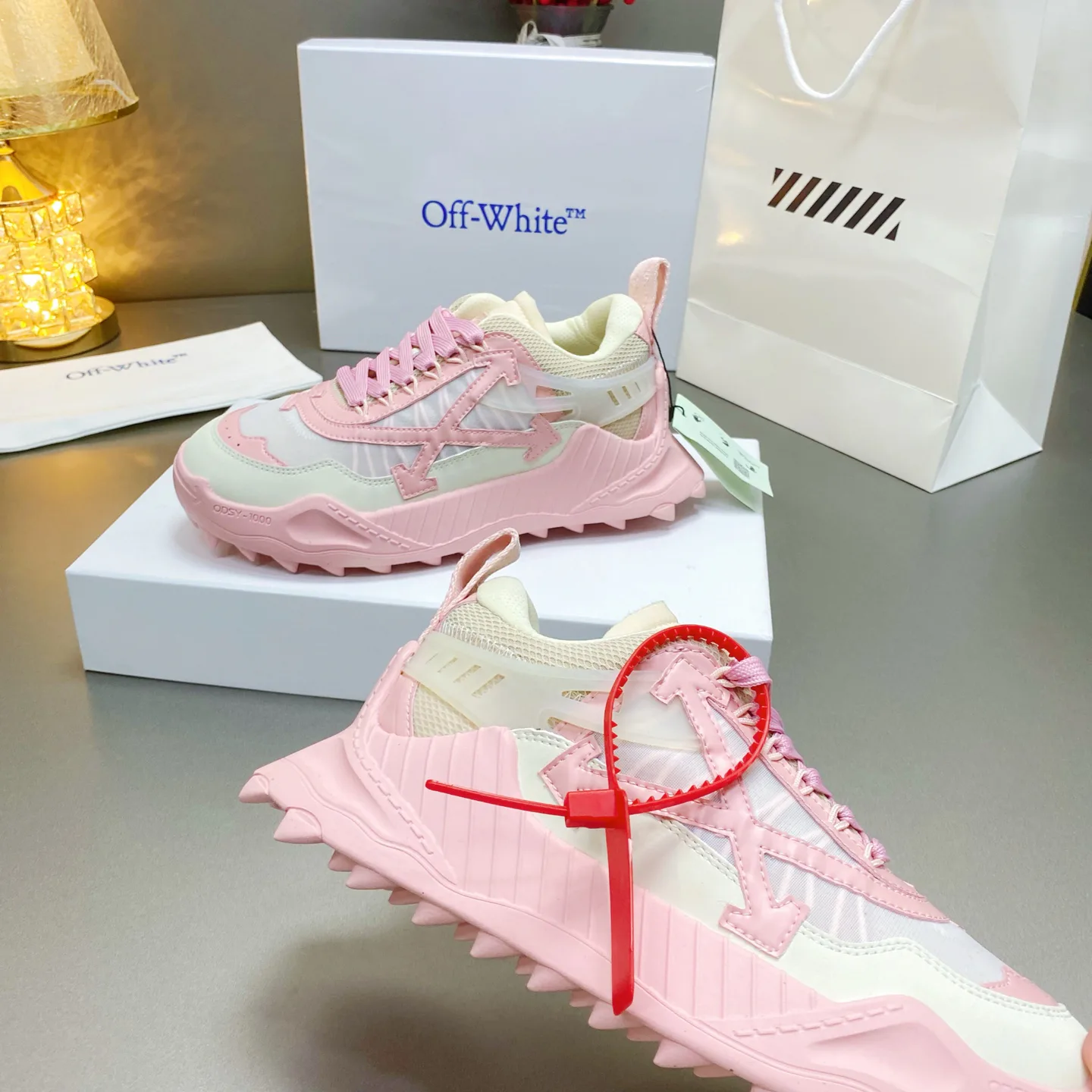 Кроссовки Женские Off-White 17530534
