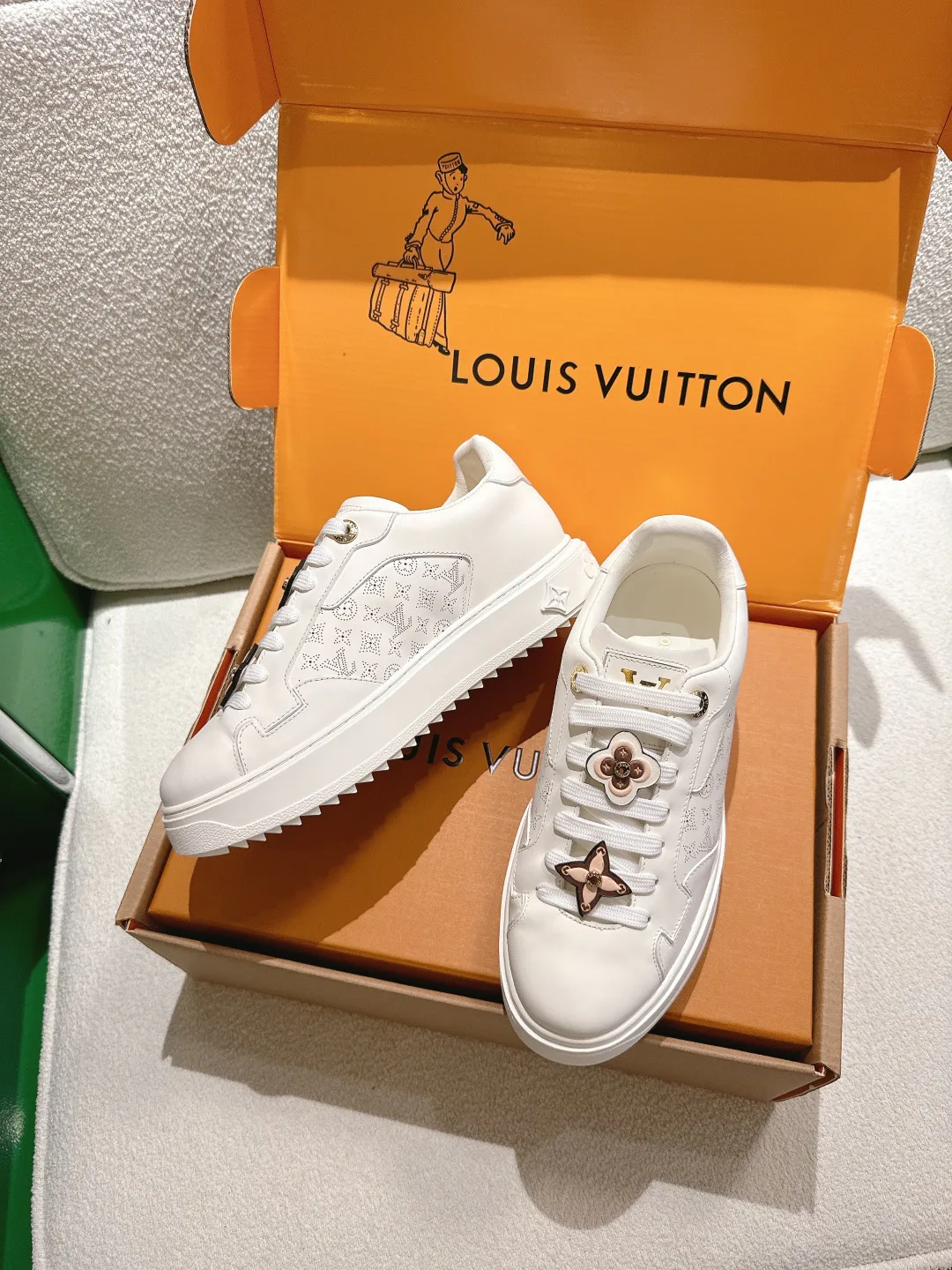 Кроссовки Женские Louis Vuitton 18677718