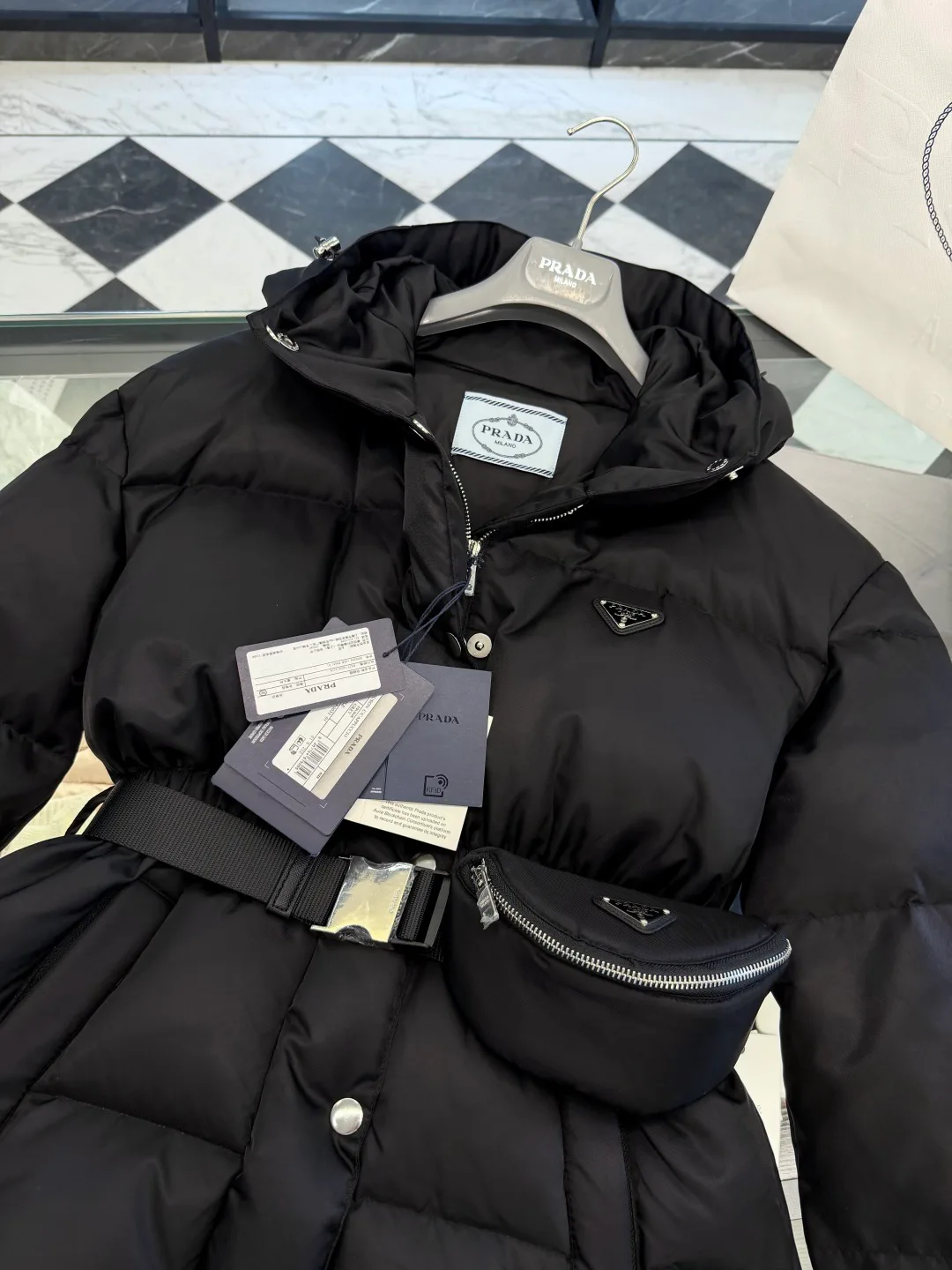 Куртки И Пуховики Женские Prada 17912486