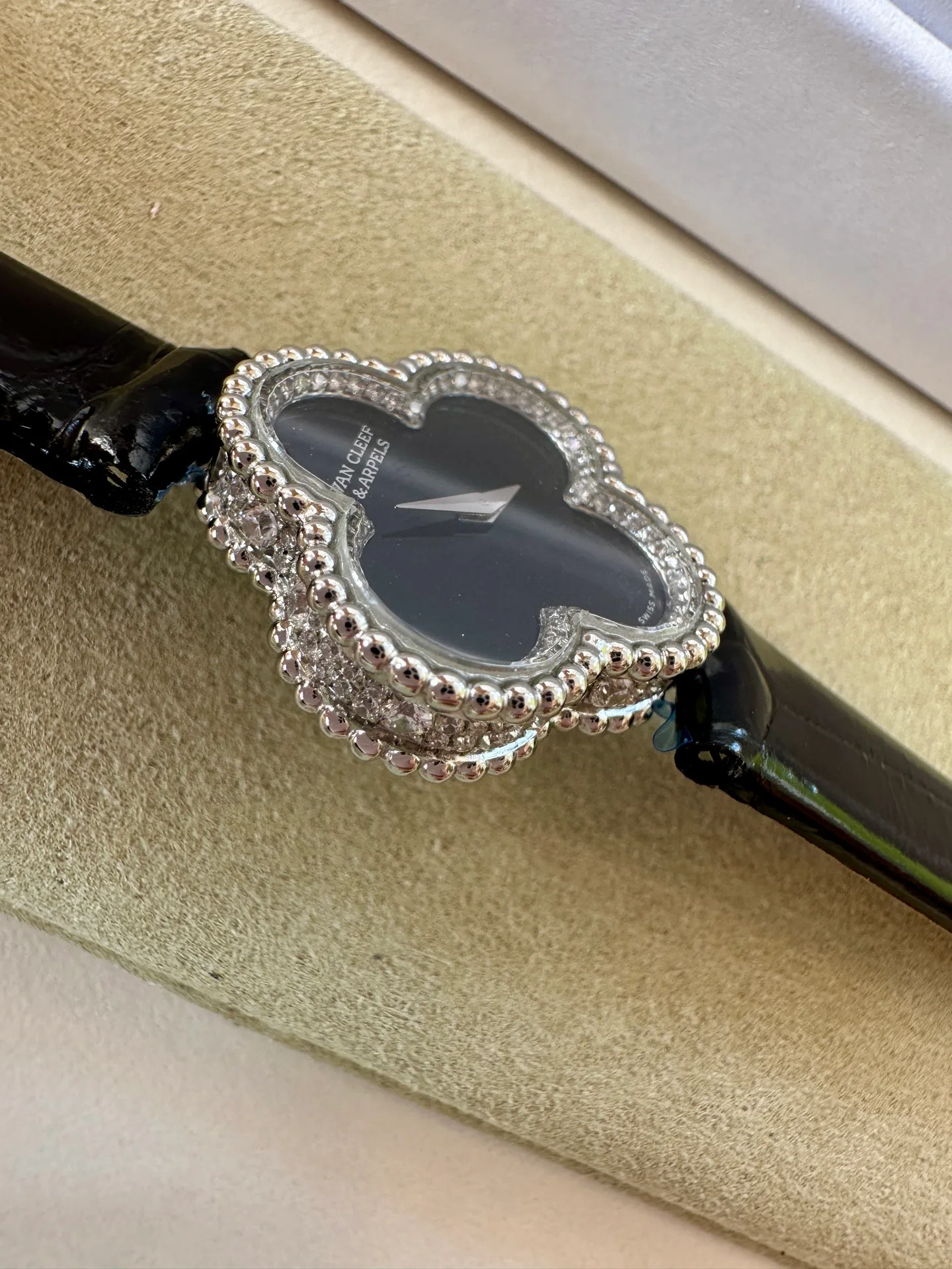 Часы Женские Van Cleef & Arpels 13071432