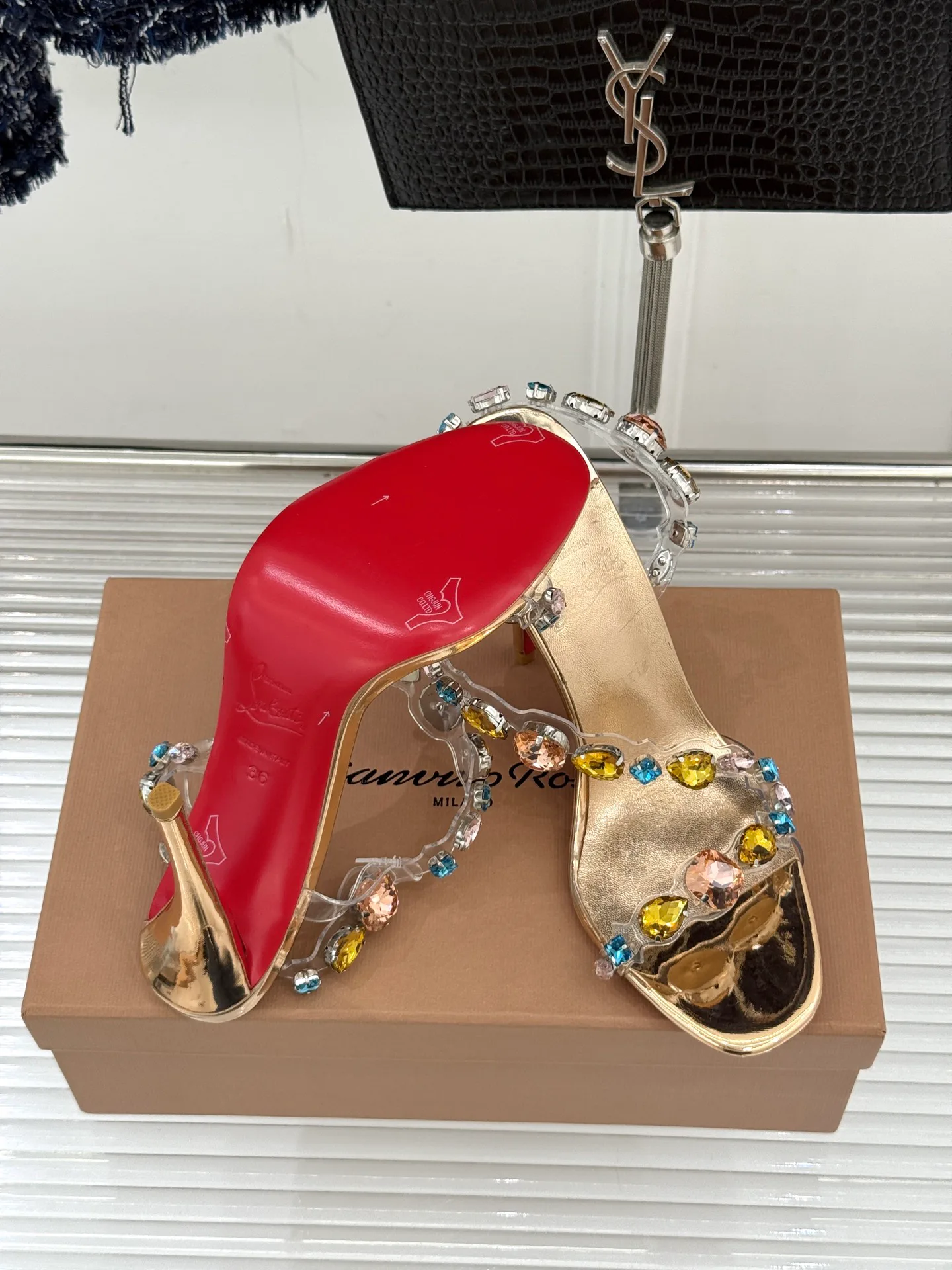 Босоножки Женские Christian Louboutin 3380432