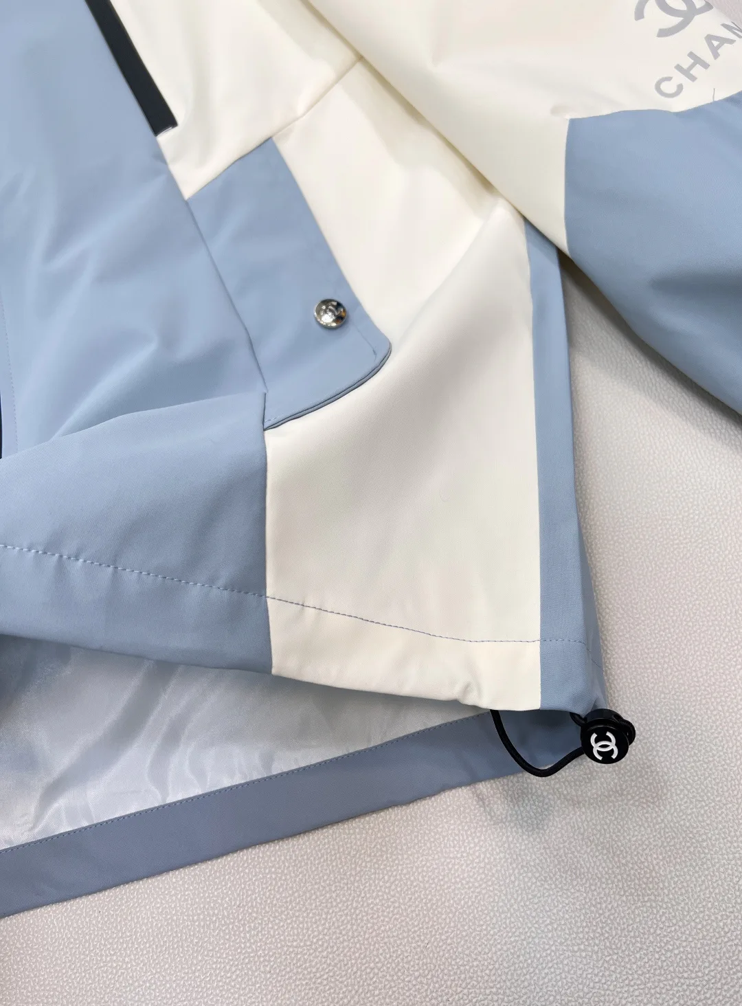 Куртки И Пуховики Женские Chanel 2006556