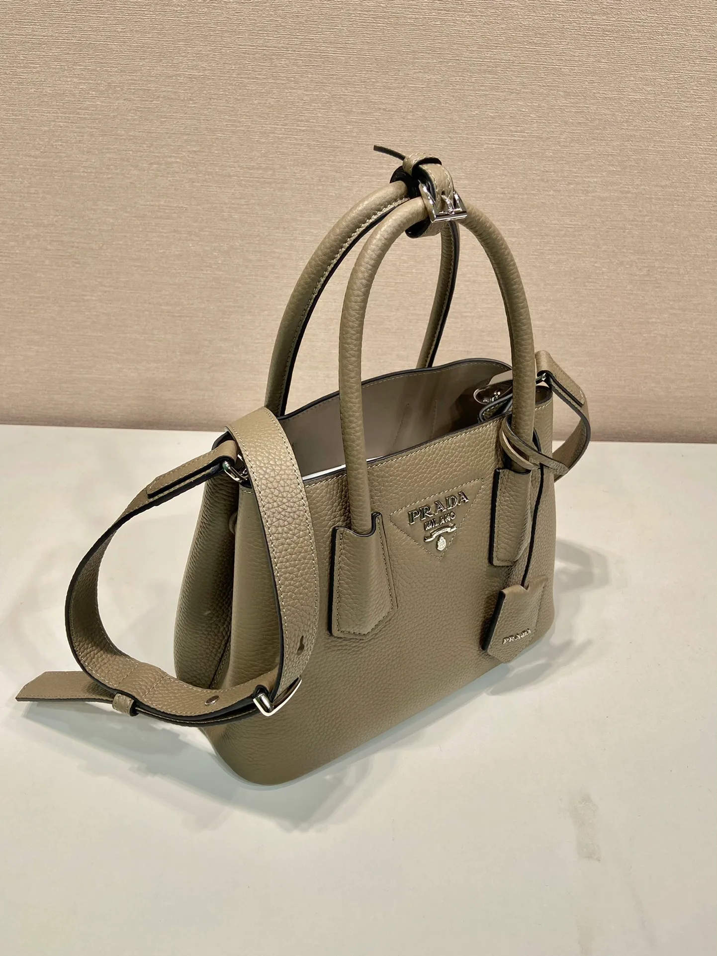 Классические Сумки Женские Prada 11449106