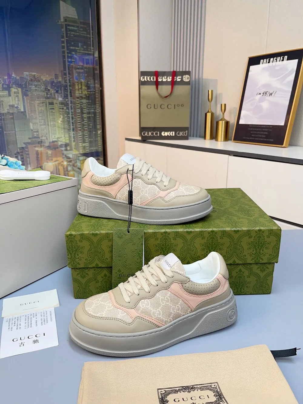 Кроссовки Женские Gucci 18369634