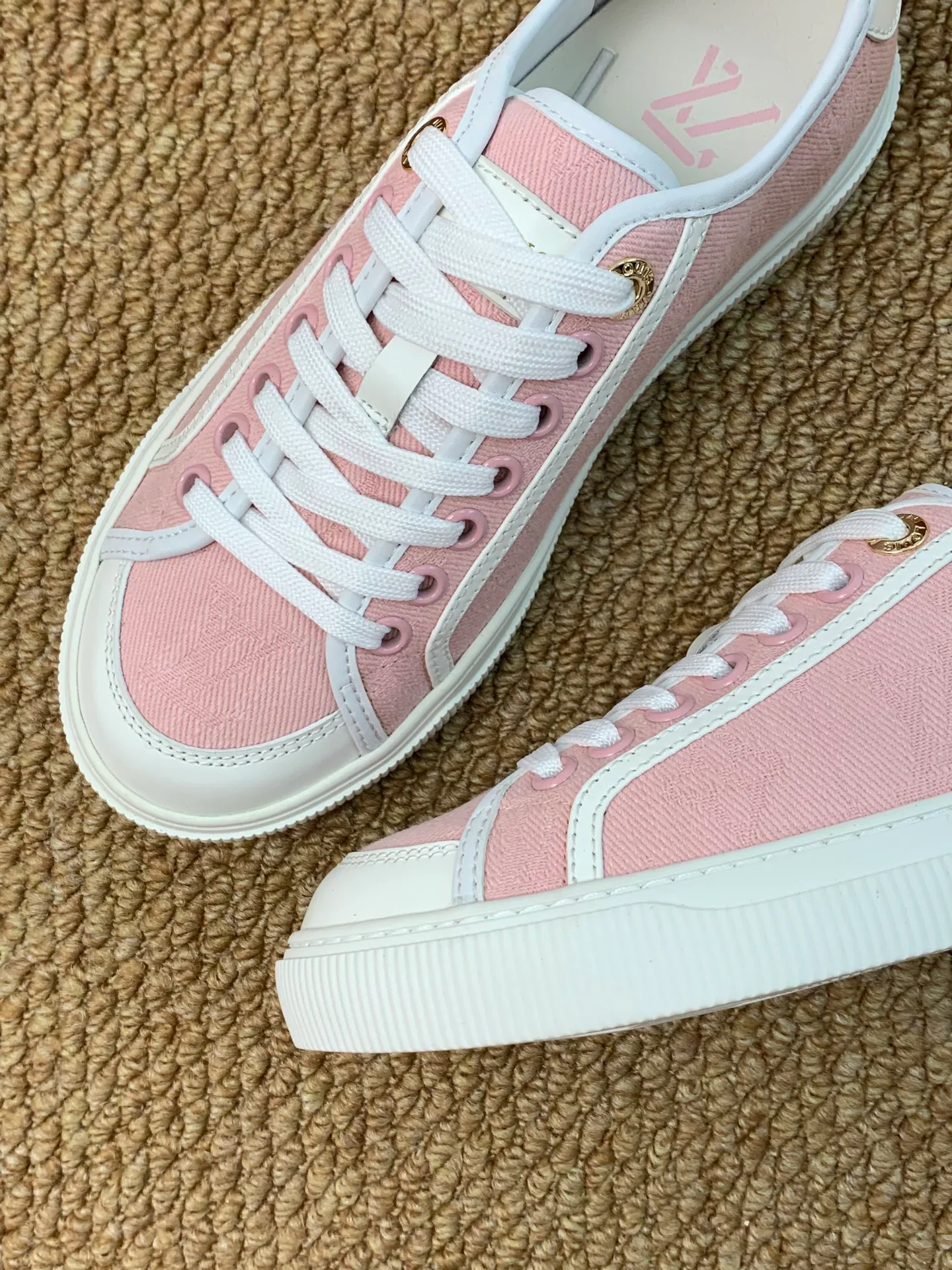 Кроссовки Женские Louis Vuitton 17545206