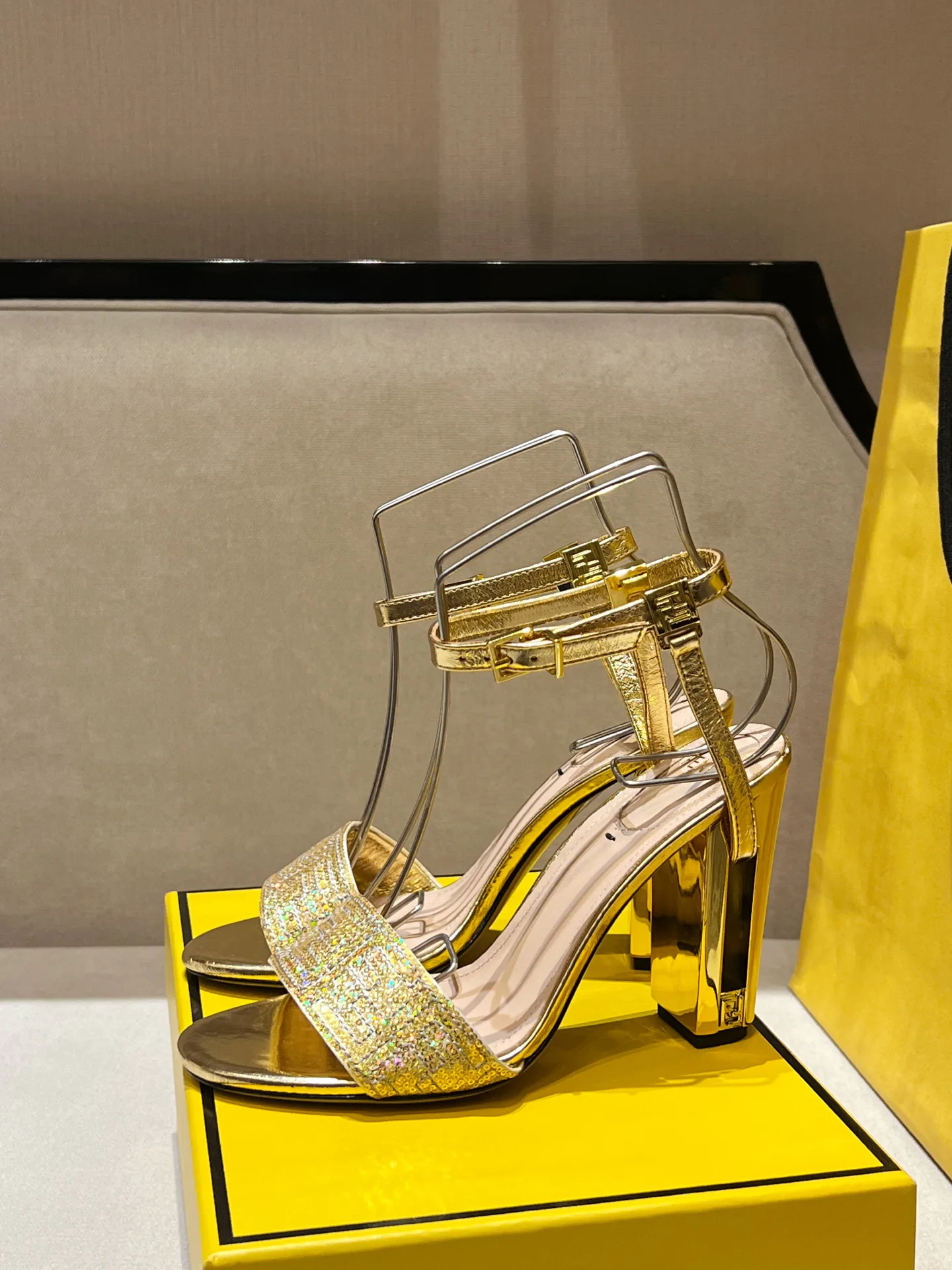 Босоножки Женские Fendi 9288996