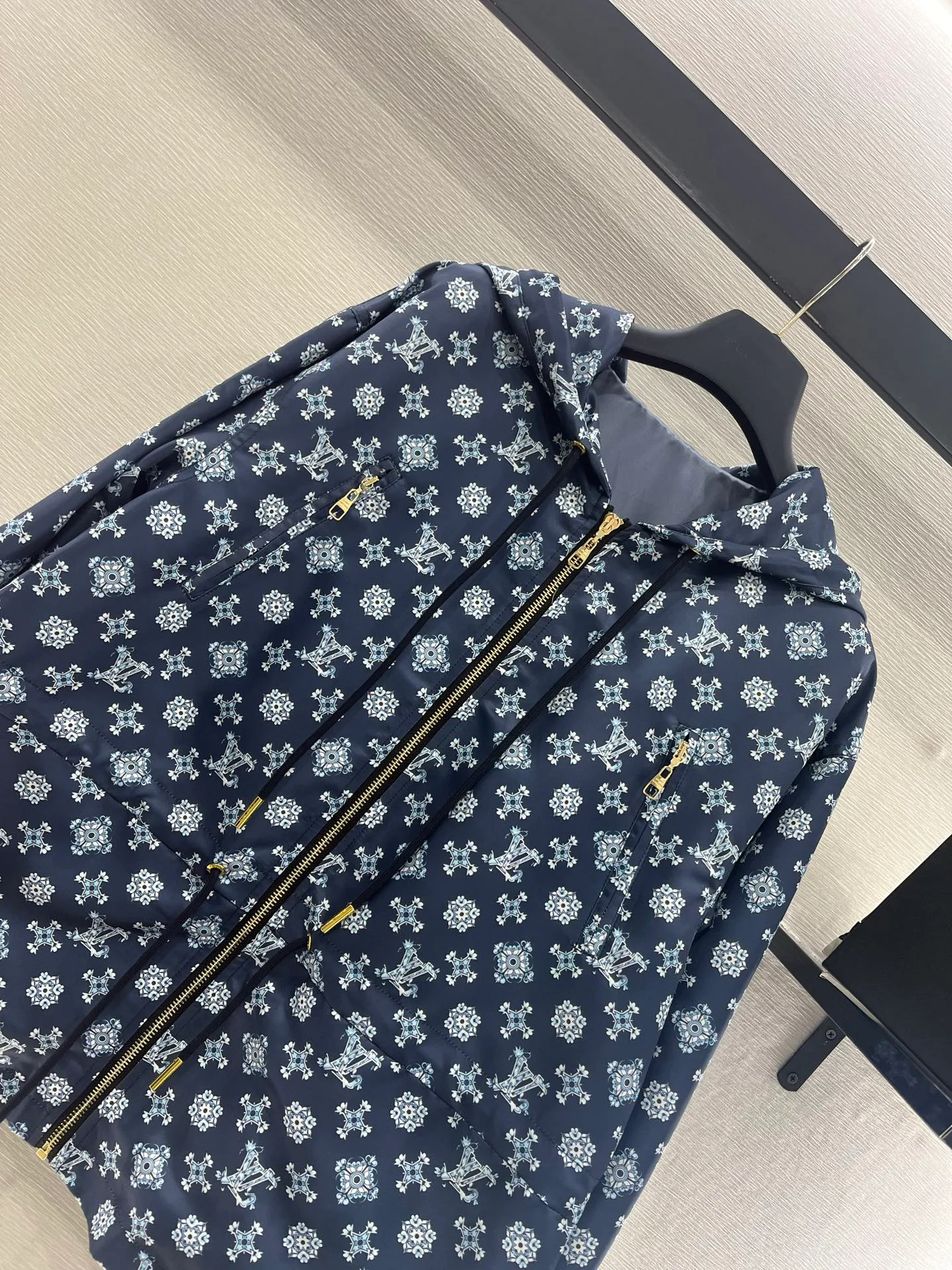 Куртки И Пуховики Женские Louis Vuitton 1272817