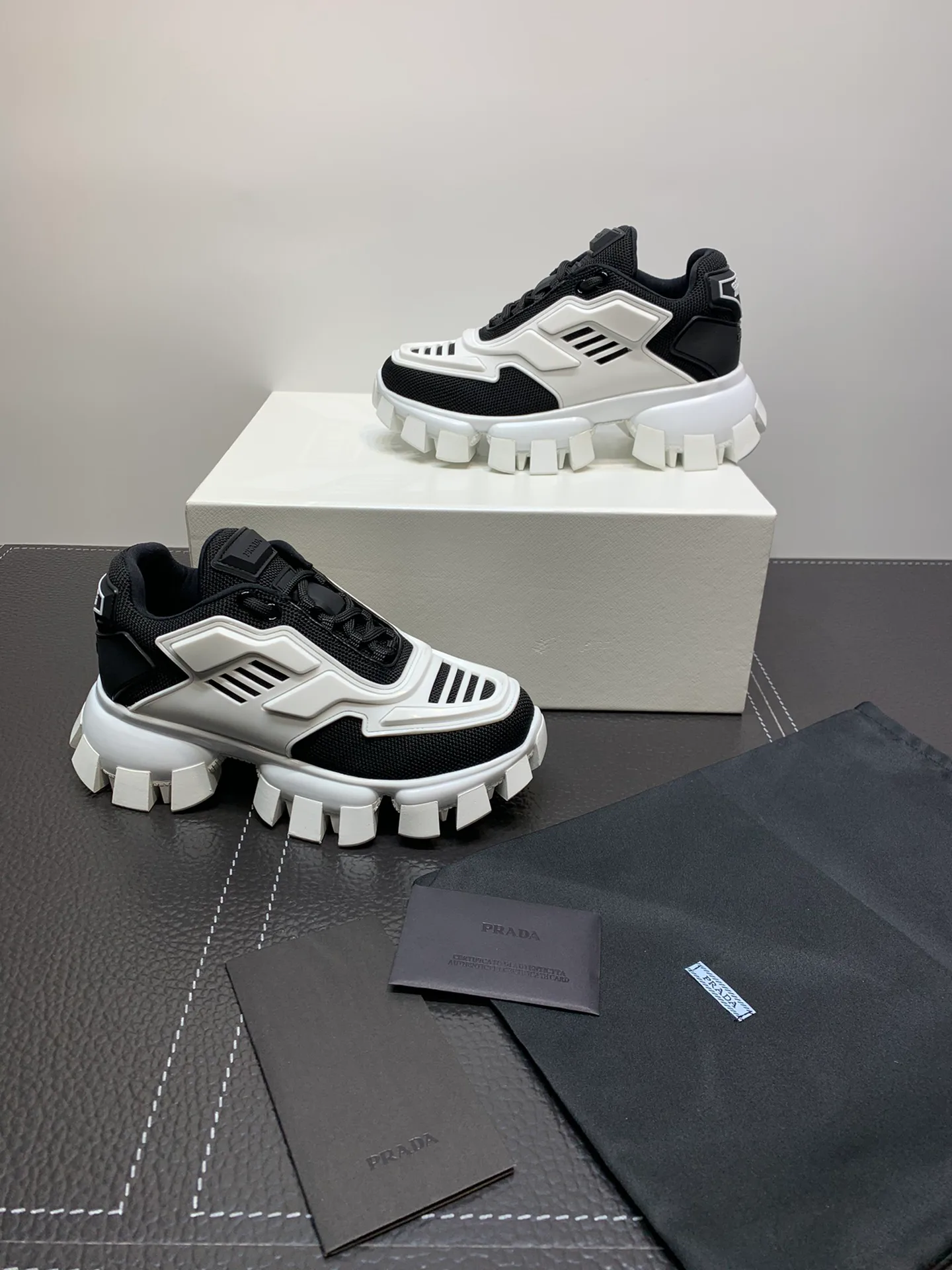 Кроссовки Женские Prada 28282