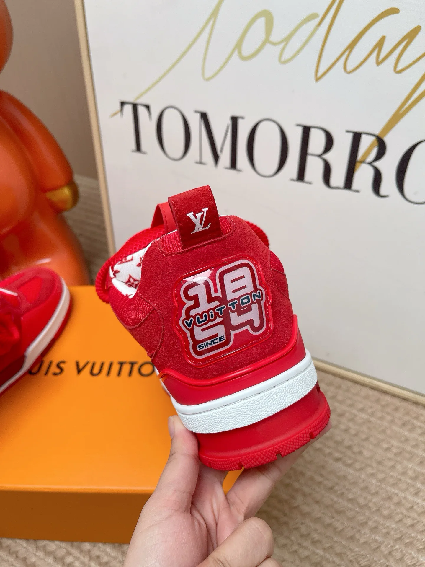 Кроссовки Женские Louis Vuitton 18810910