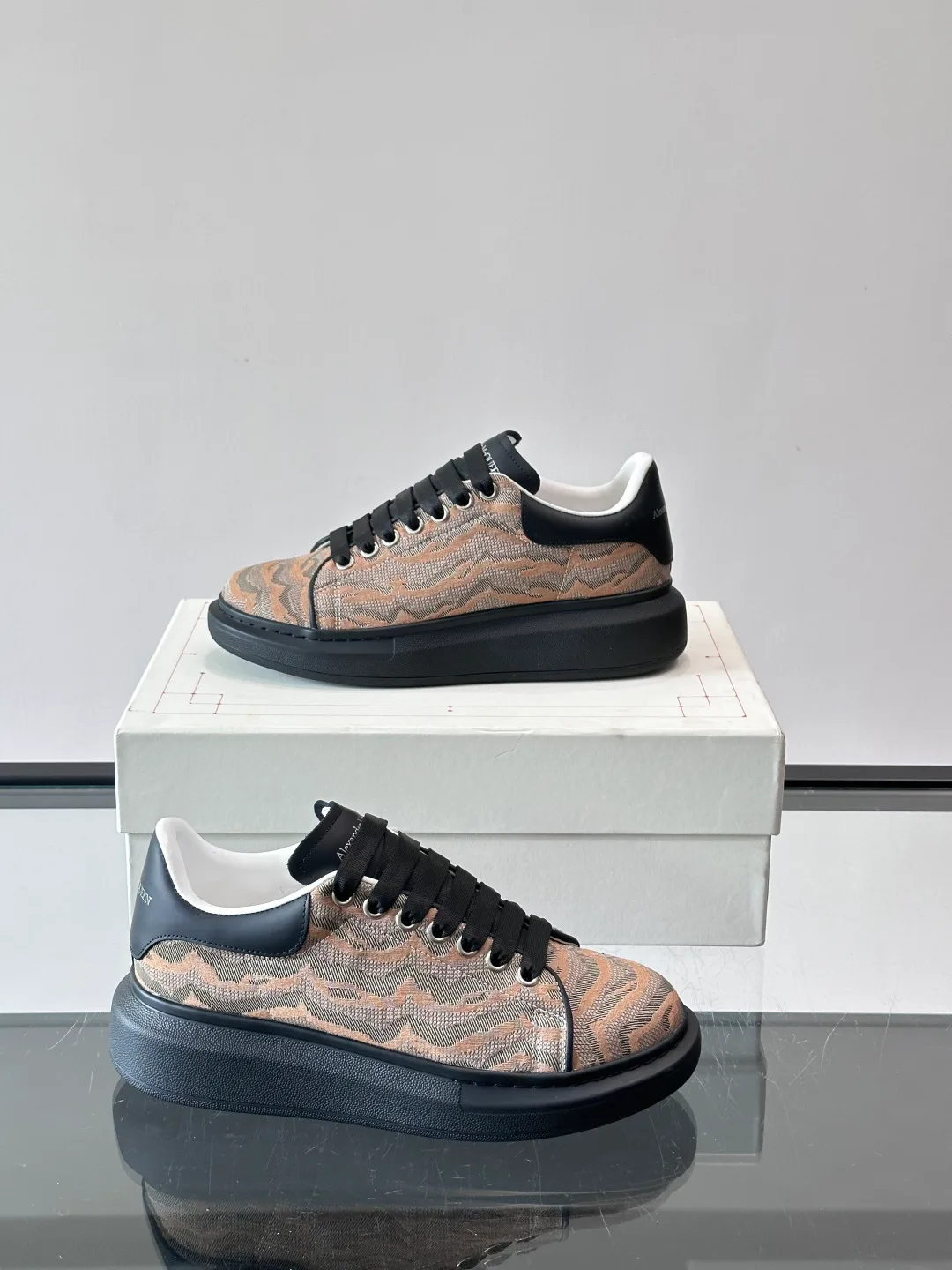 Кроссовки Женские Alexander Mcqueen 11170737