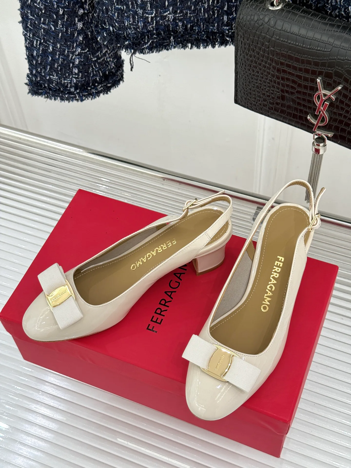 Туфли Женские Salvatore Ferragamo 13433070