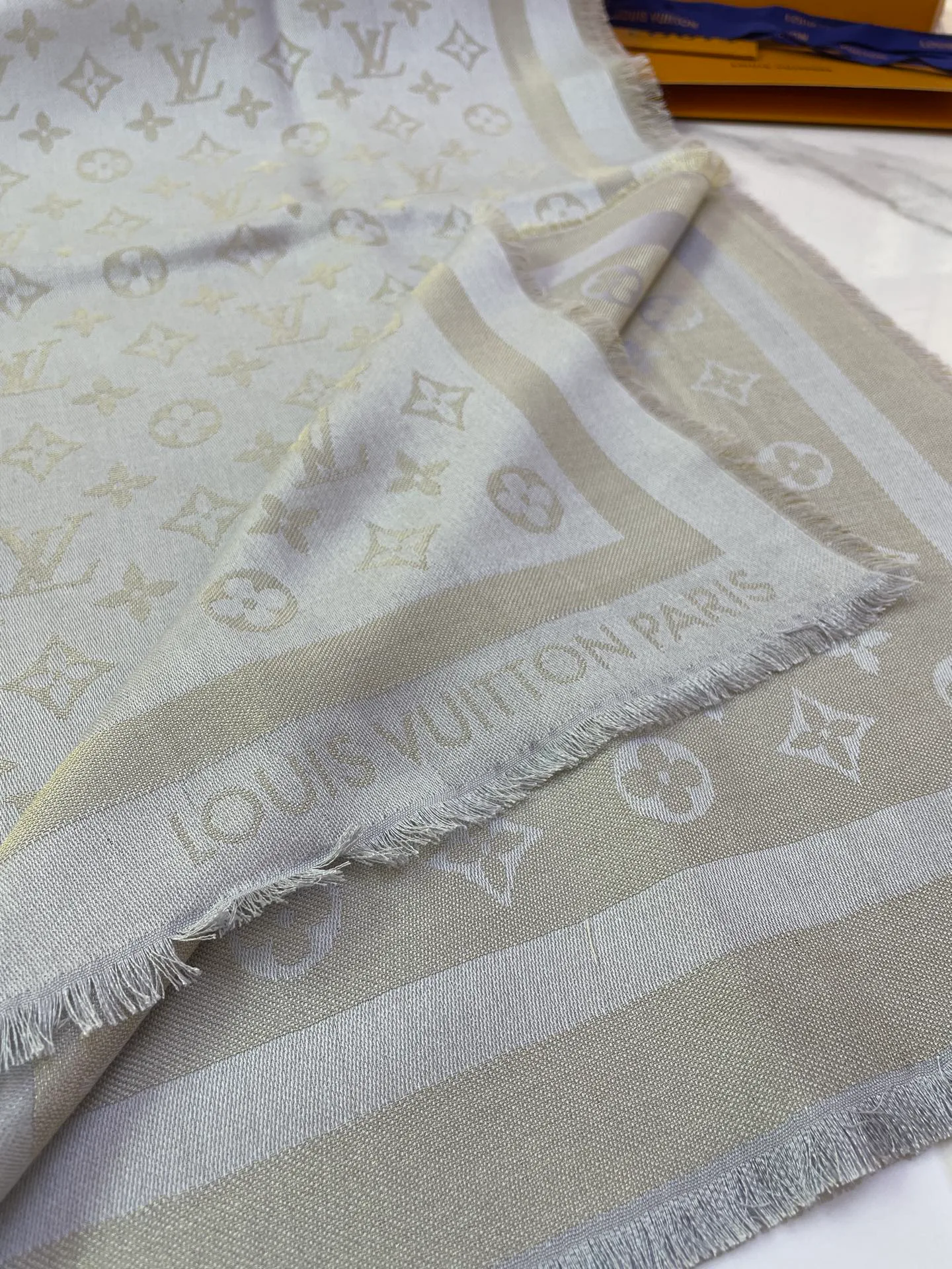 Шарфы Louis Vuitton 17898732