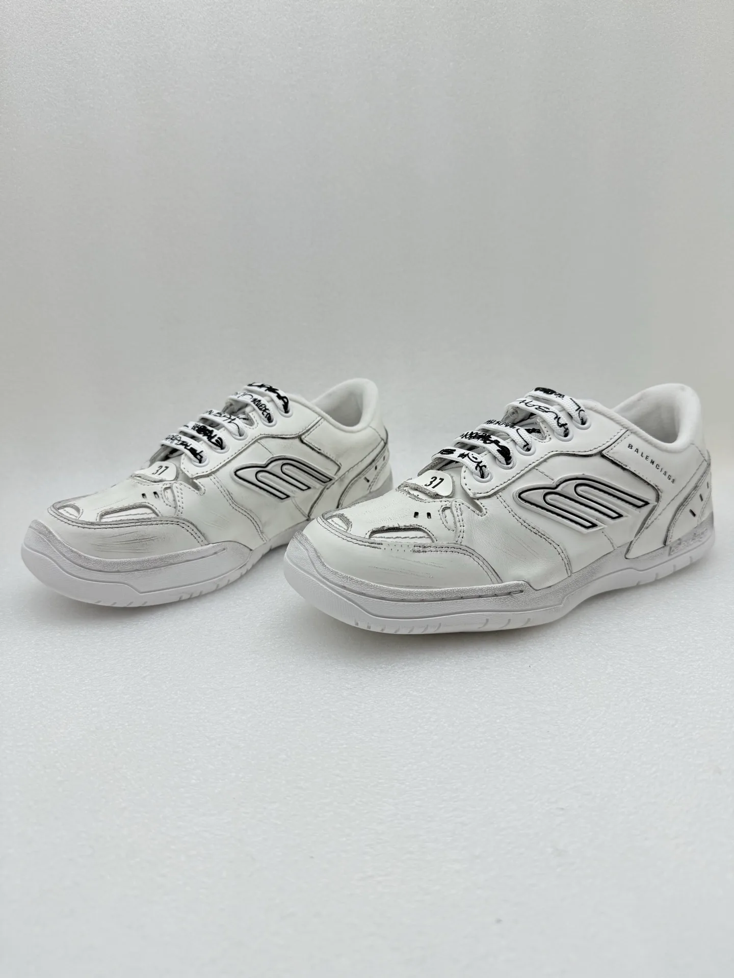 Кроссовки Женские Balenciaga 18589187
